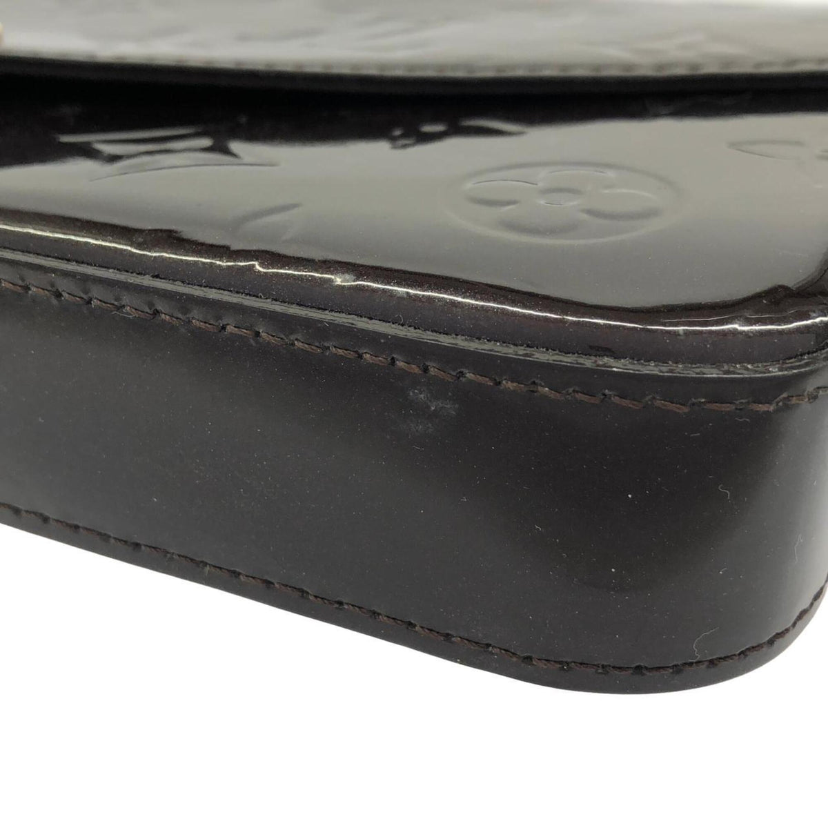 Louis Vuitton Amarante Leather Pochette Shoulder Bag (Pre-Owned)