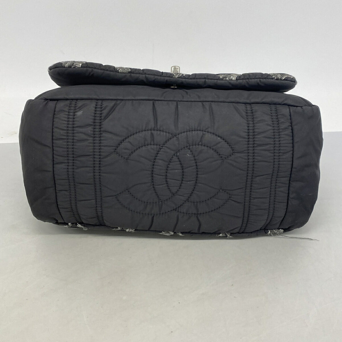 Chanel Black Nylon Shoulder Bag (Pre-Owned)