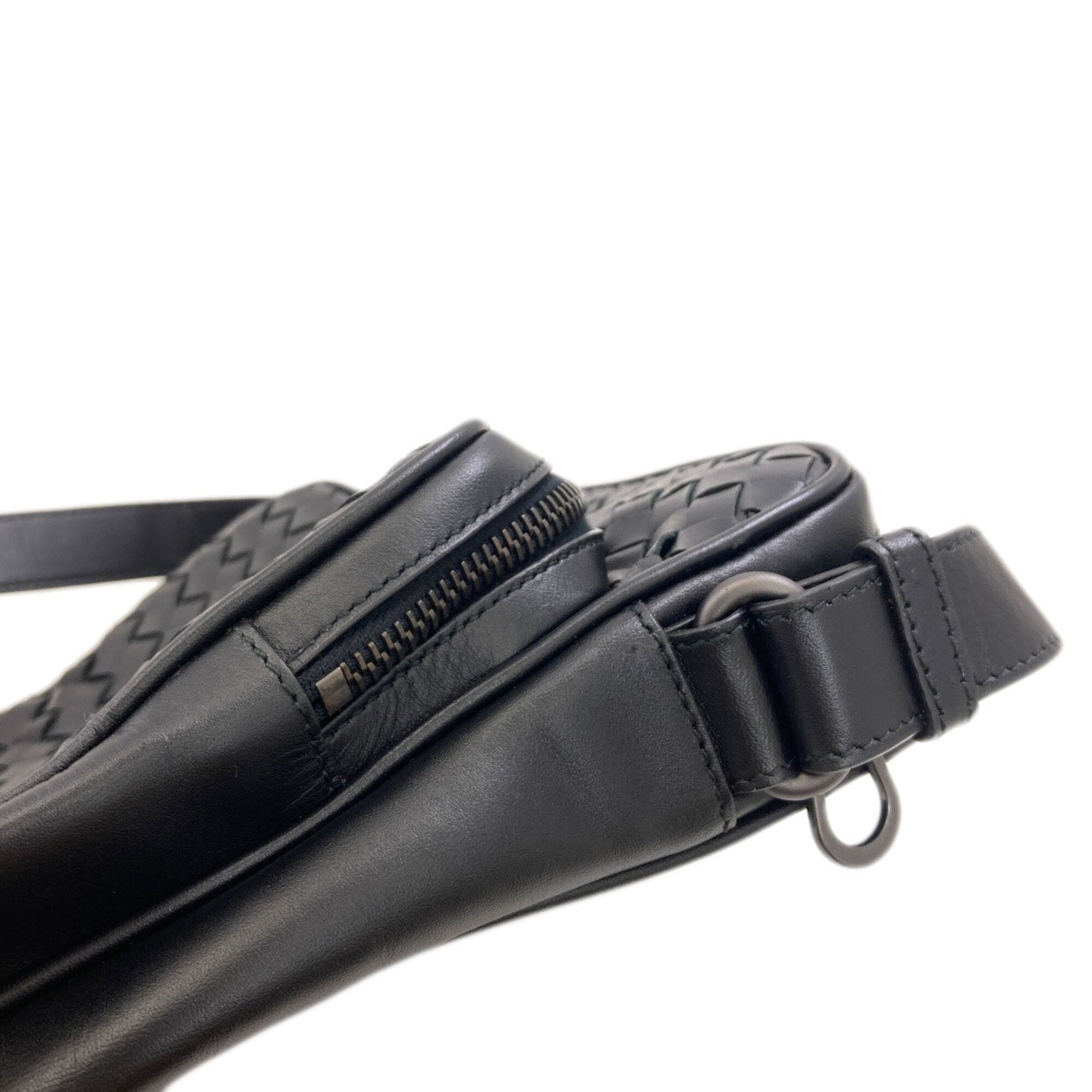 Bottega Veneta Black Leather Shoulder Bag (Pre-Owned)