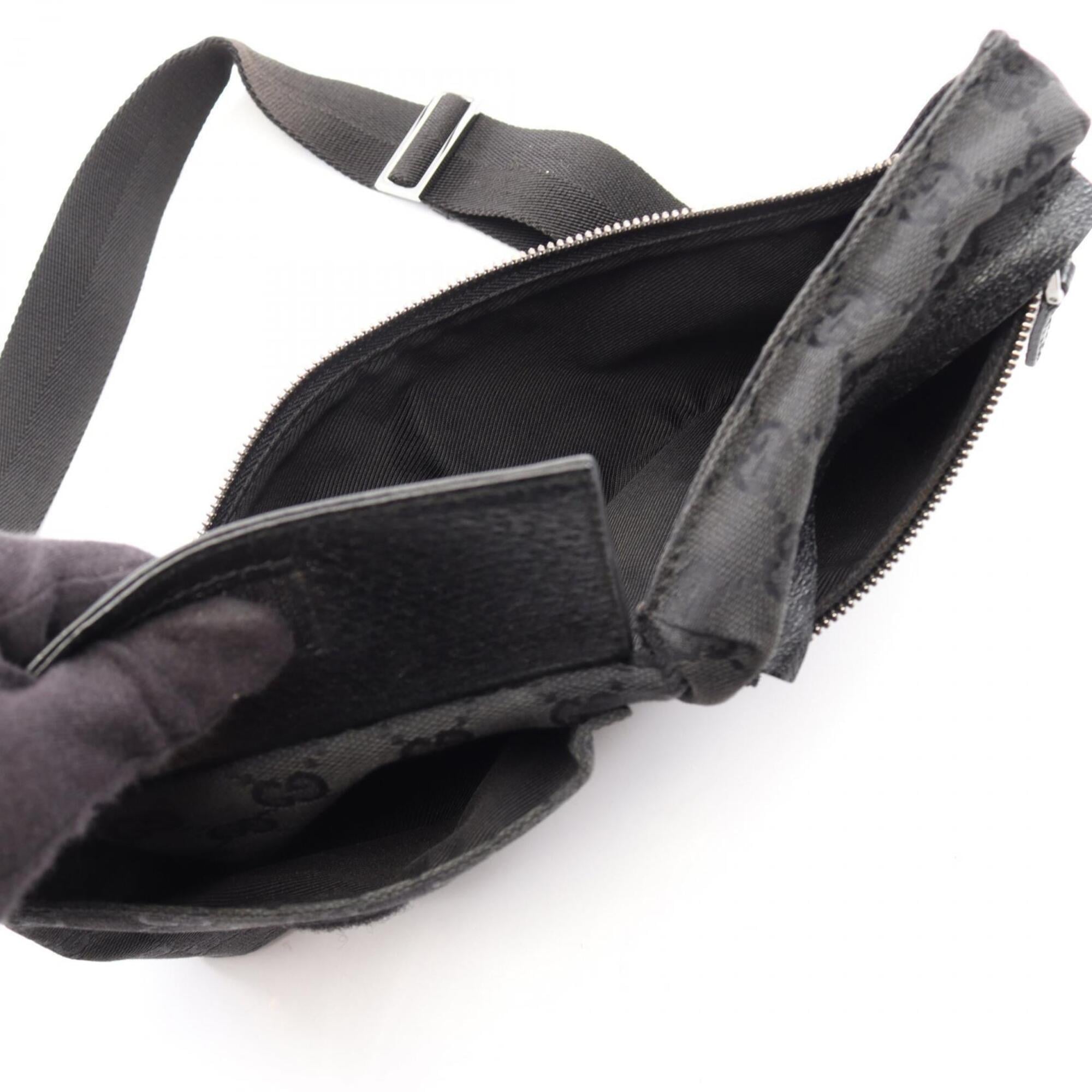 Gucci Black Canvas Leather Fanny Pack Handbag (Pre-Owned)