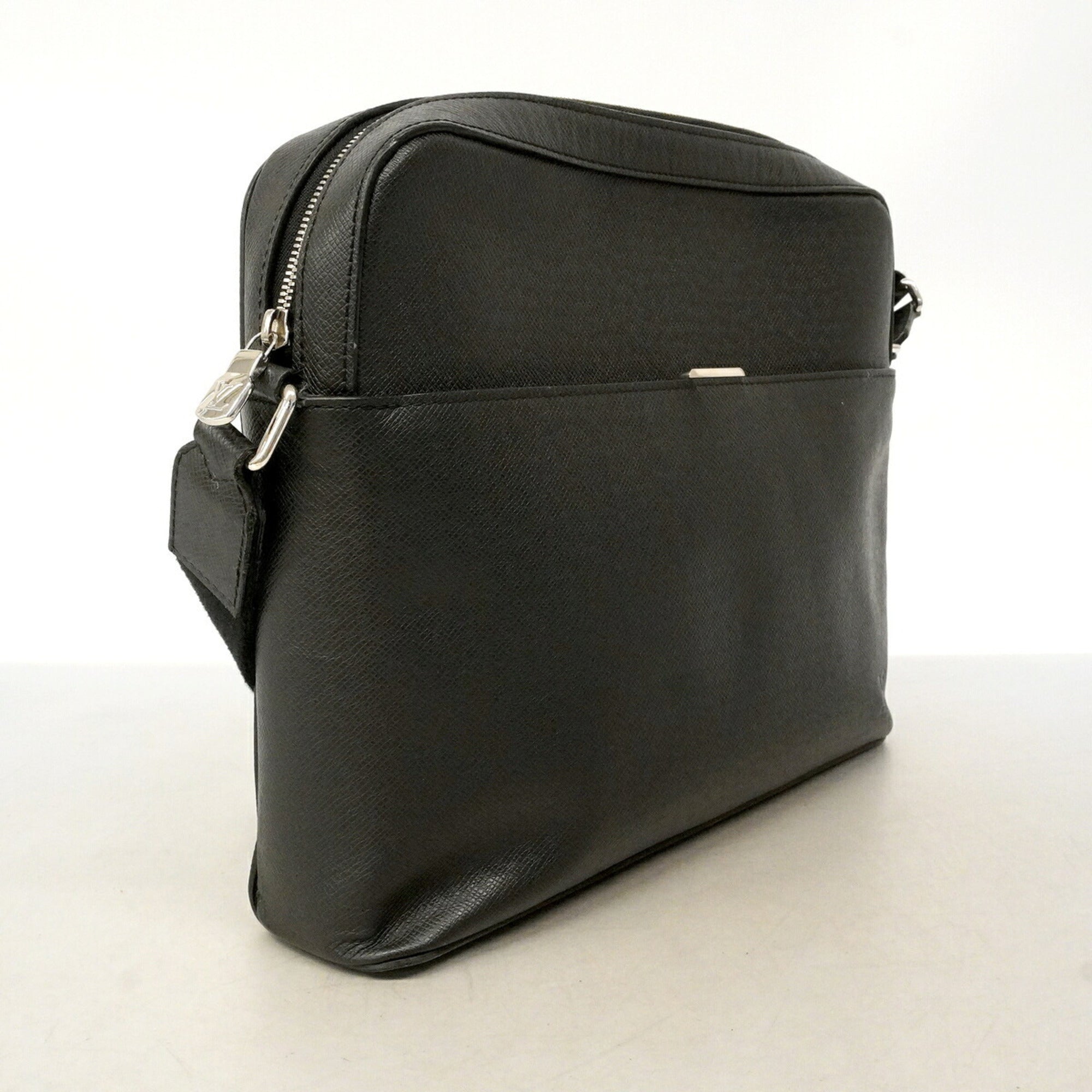 Louis Vuitton Black Shoulder Bag (Pre-Owned)