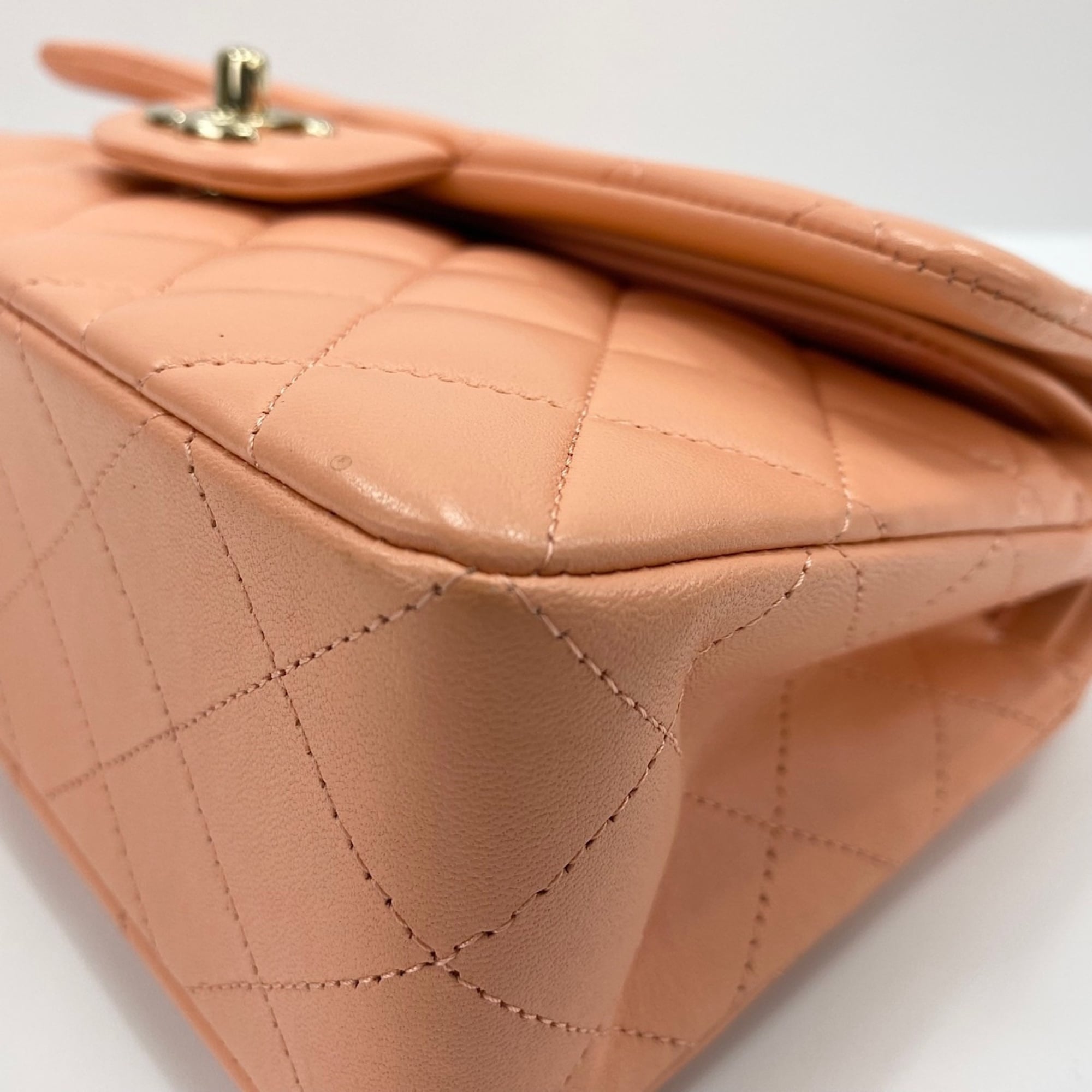 Chanel Pink Leather Shoulder Bag (Pre-Owned)