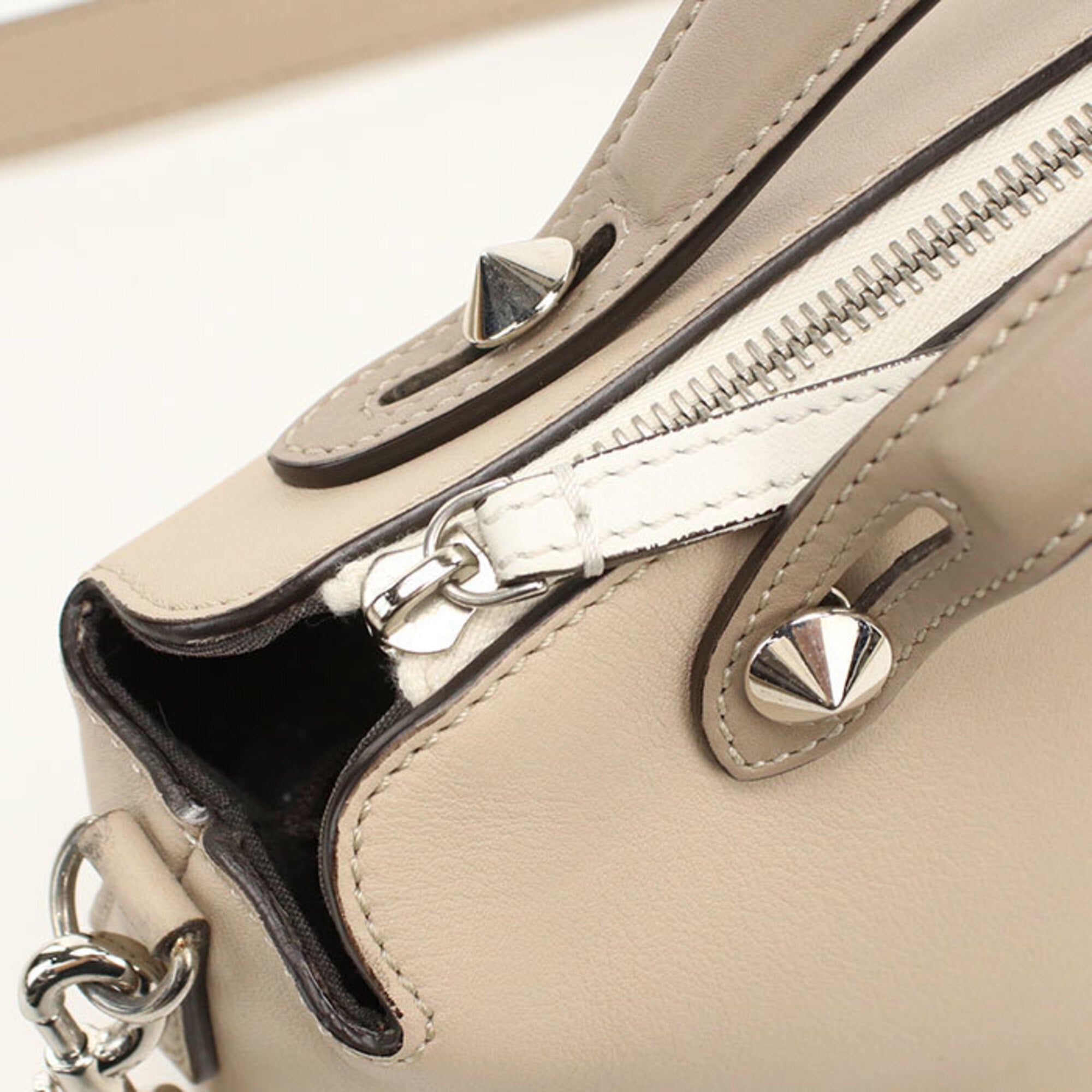 Fendi Beige Leather Handbag (Pre-Owned)