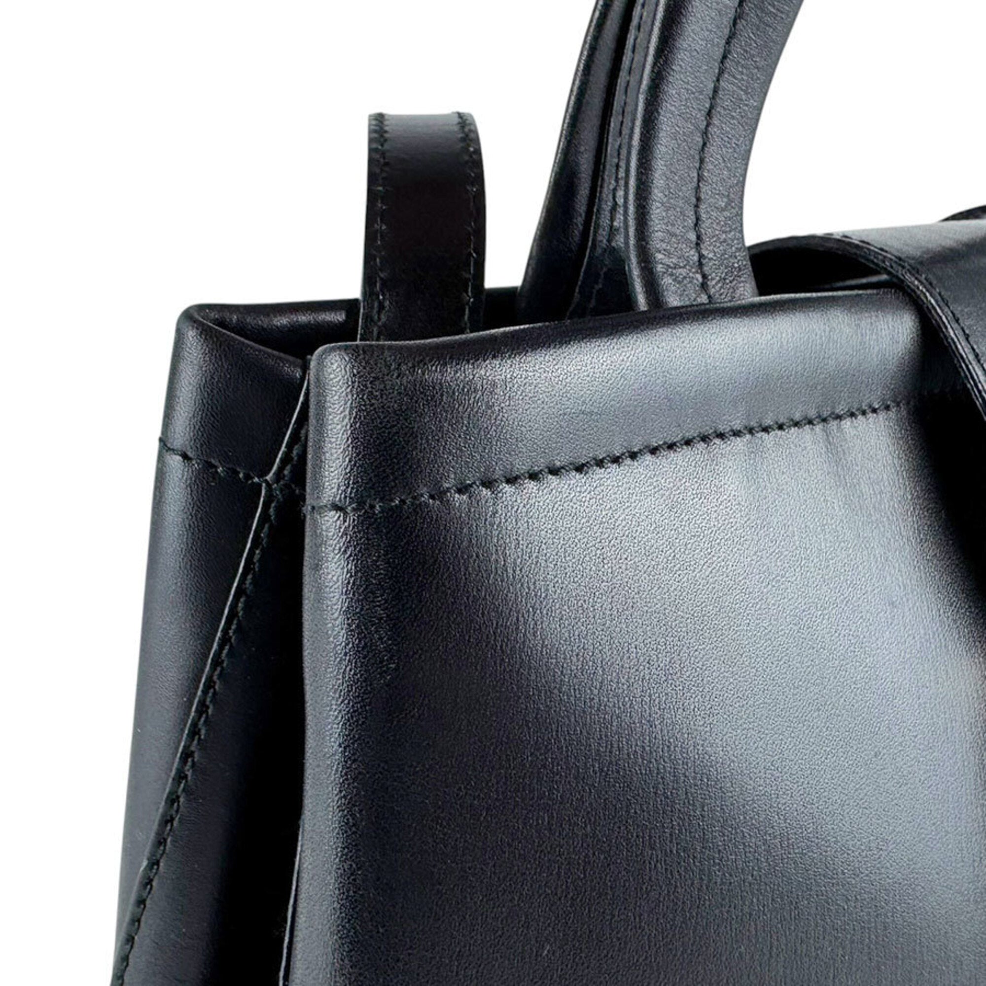 Salvatore Ferragamo Black Leather Handbag Shoulder Bag (Pre-Owned)