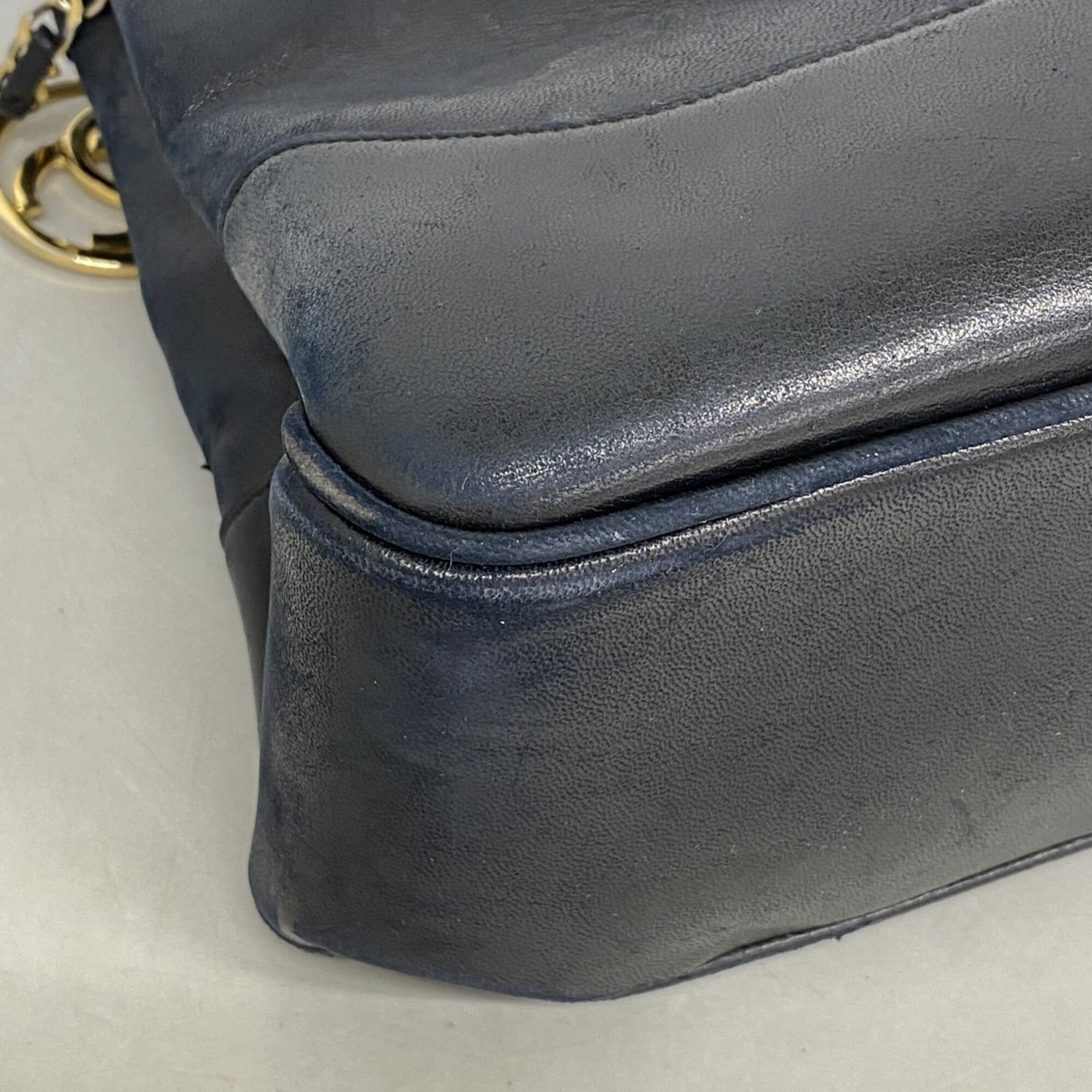 Chanel Black Leather Tote Bag (Pre-Owned)