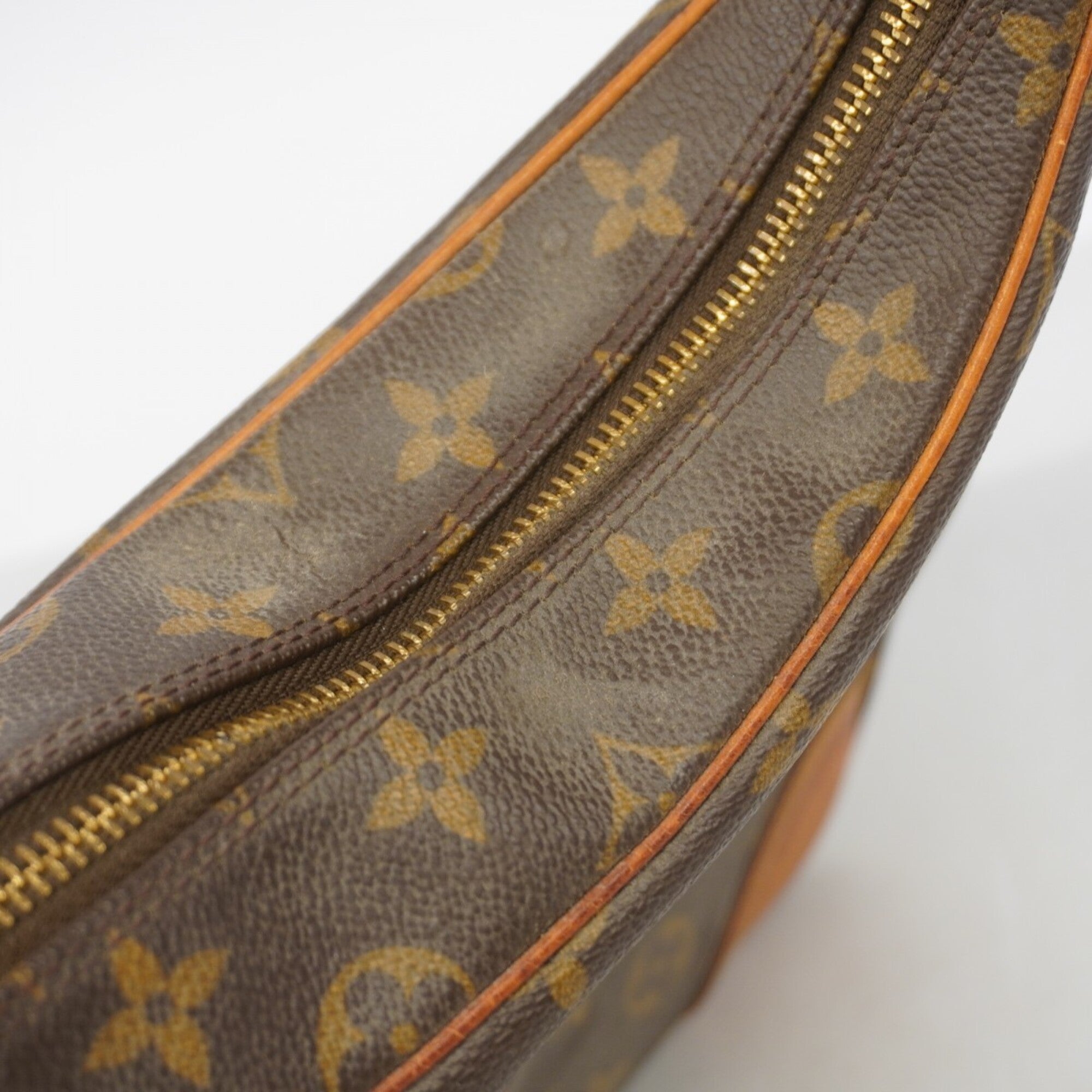 Louis Vuitton Brown Shoulder Bag (Pre-Owned)