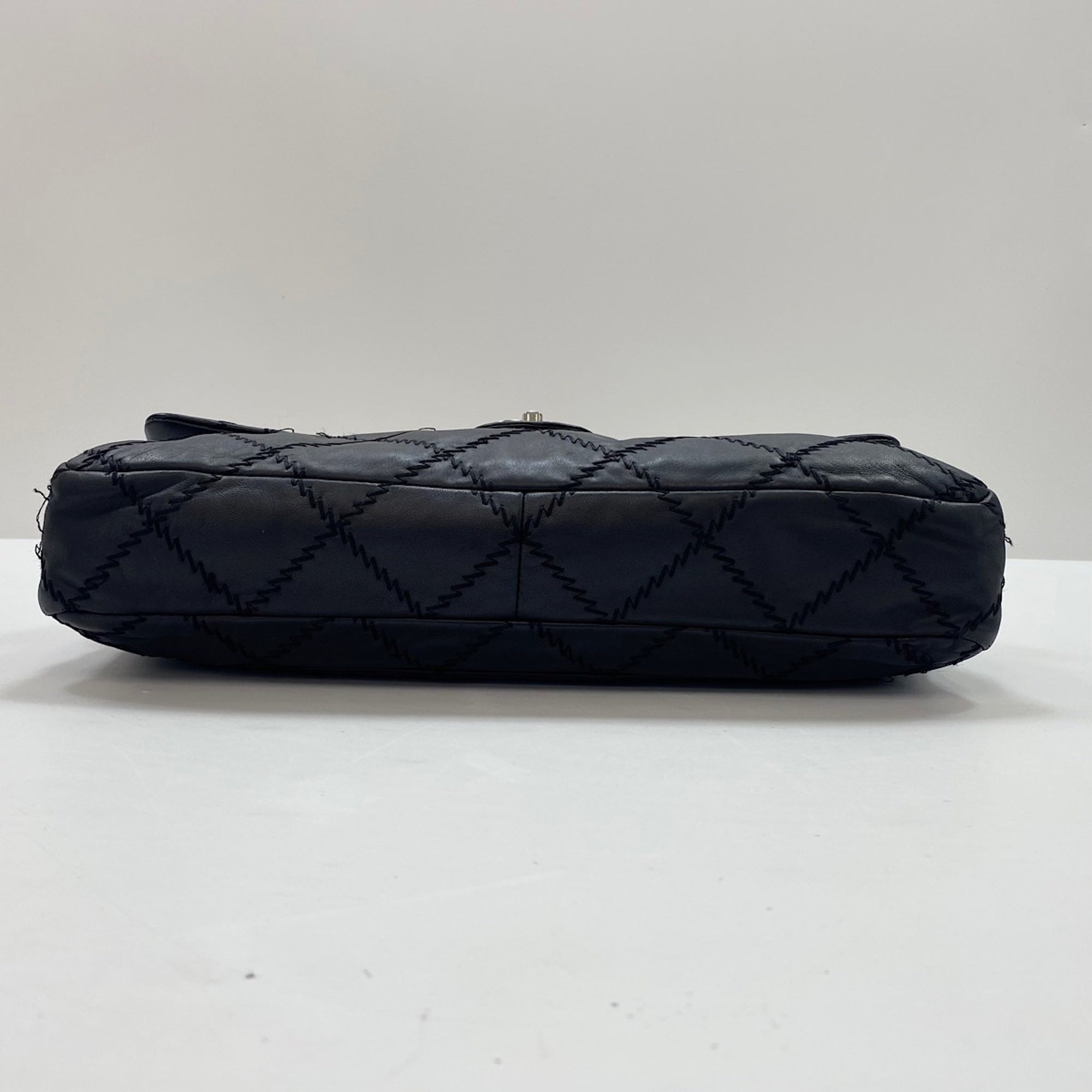 Chanel Black Shoulder Bag (Pre-Owned)