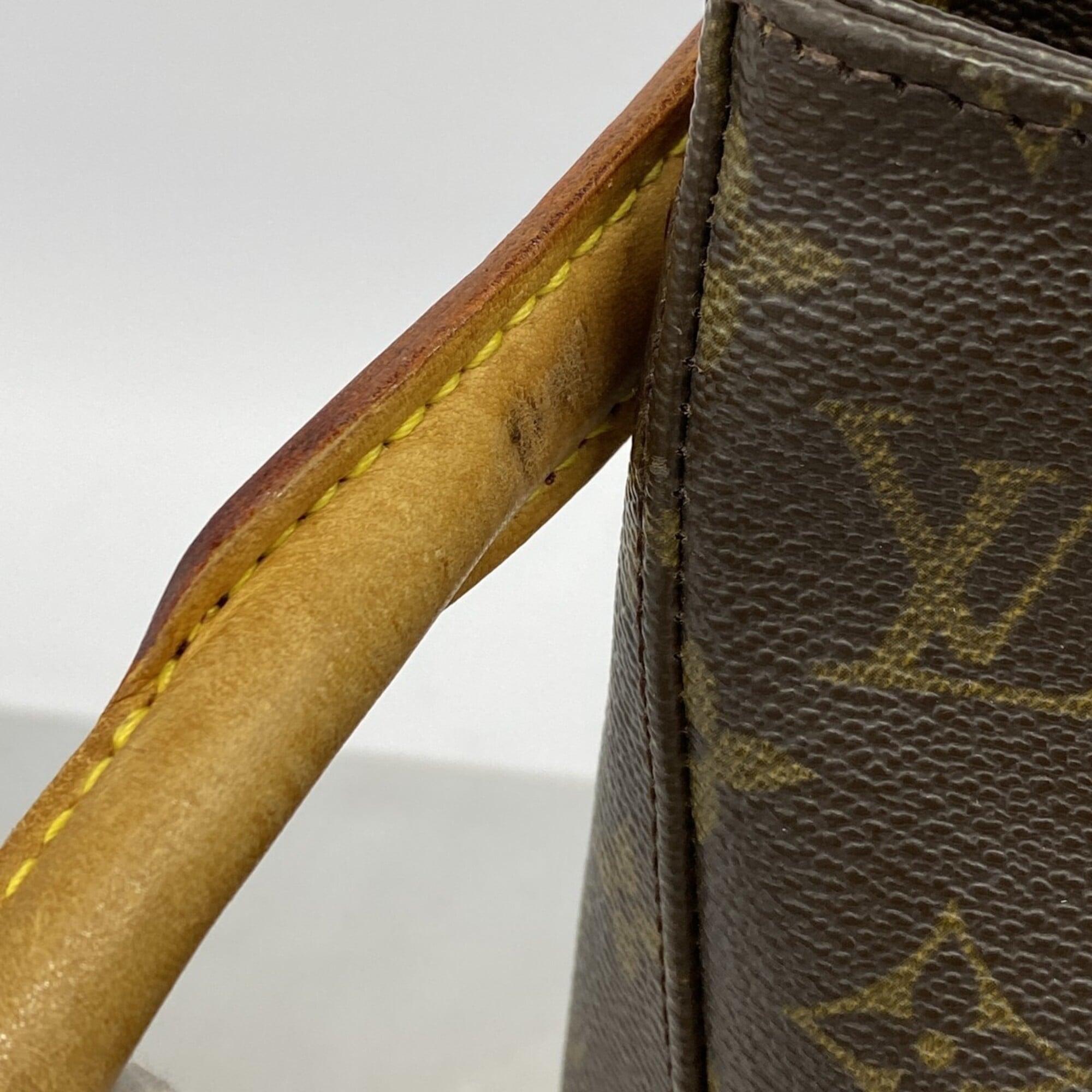 Louis Vuitton Brown Shoulder Bag (Pre-Owned)