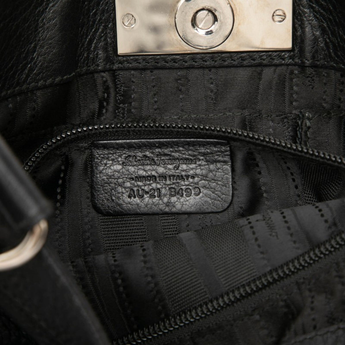 Salvatore Ferragamo Black Leather Shoulder Bag (Pre-Owned)