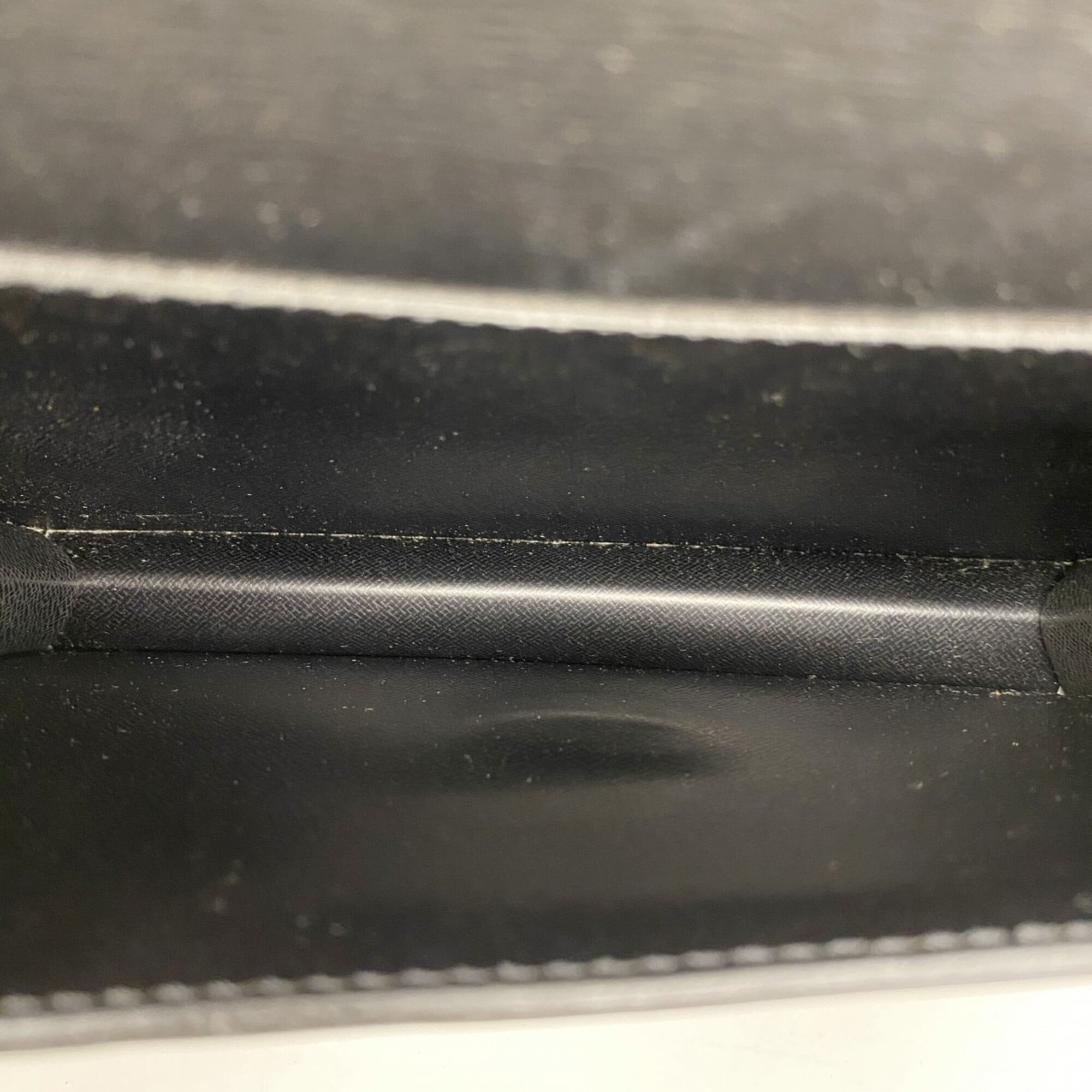 Louis Vuitton Noir Shoulder Bag (Pre-Owned)