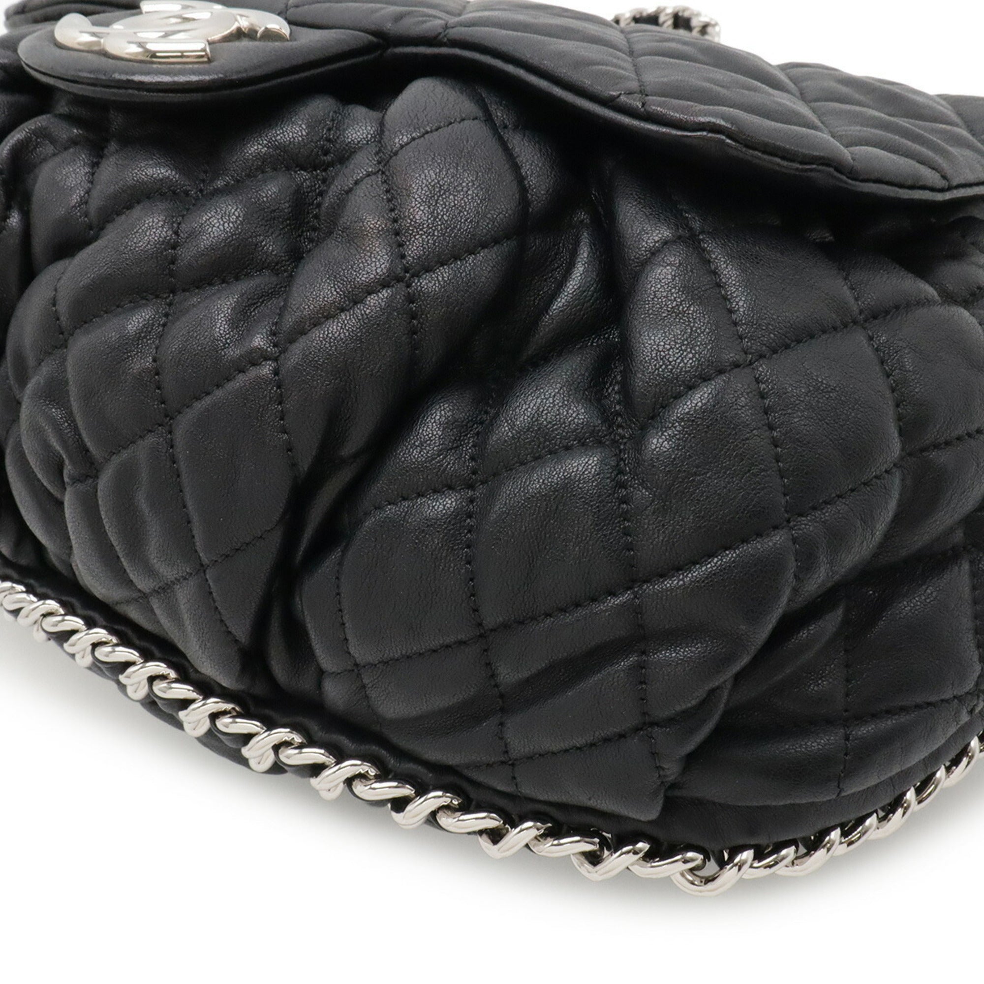 Chanel Black Leather Shoulder Bag (Pre-Owned)