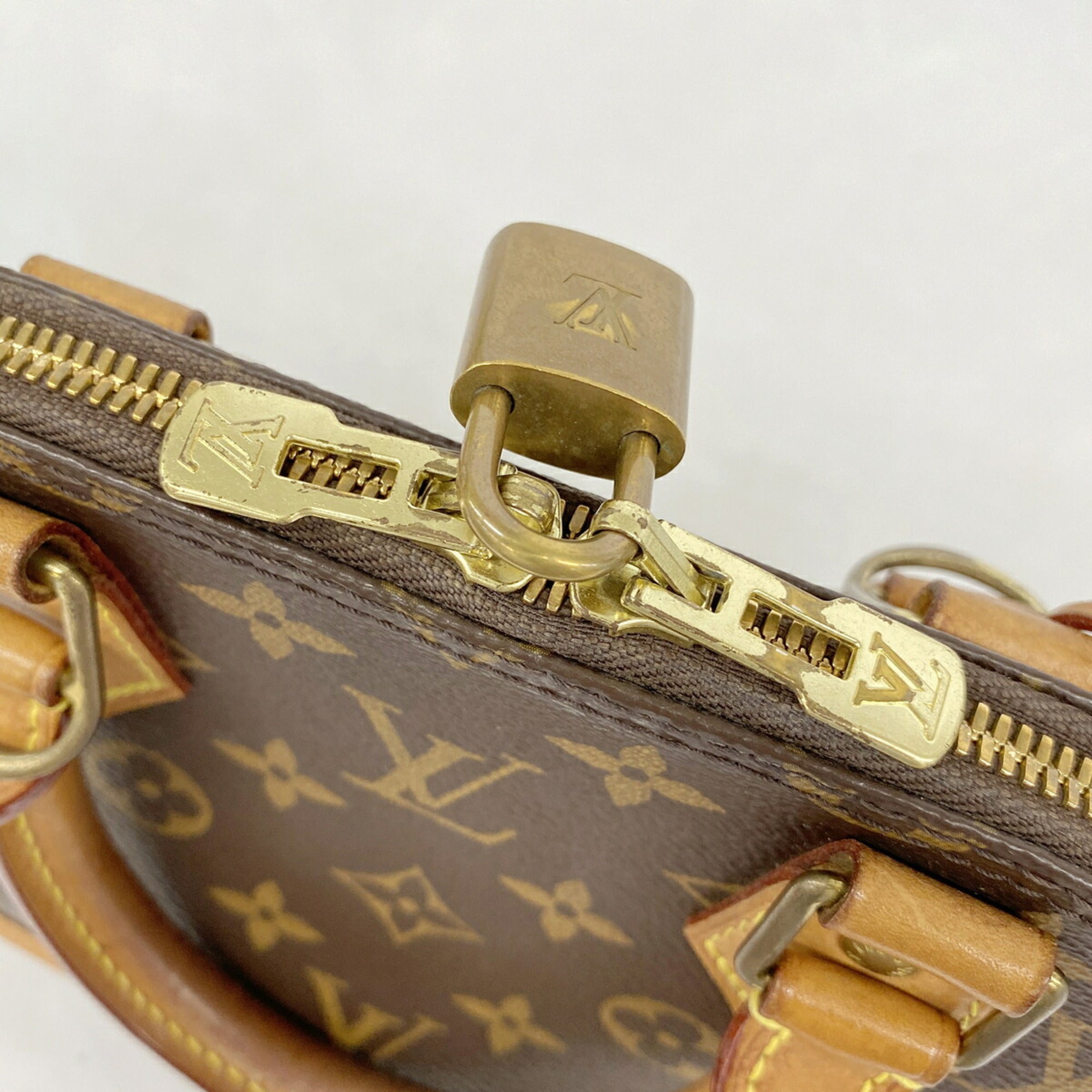 Louis Vuitton Brown Handbag (Pre-Owned)