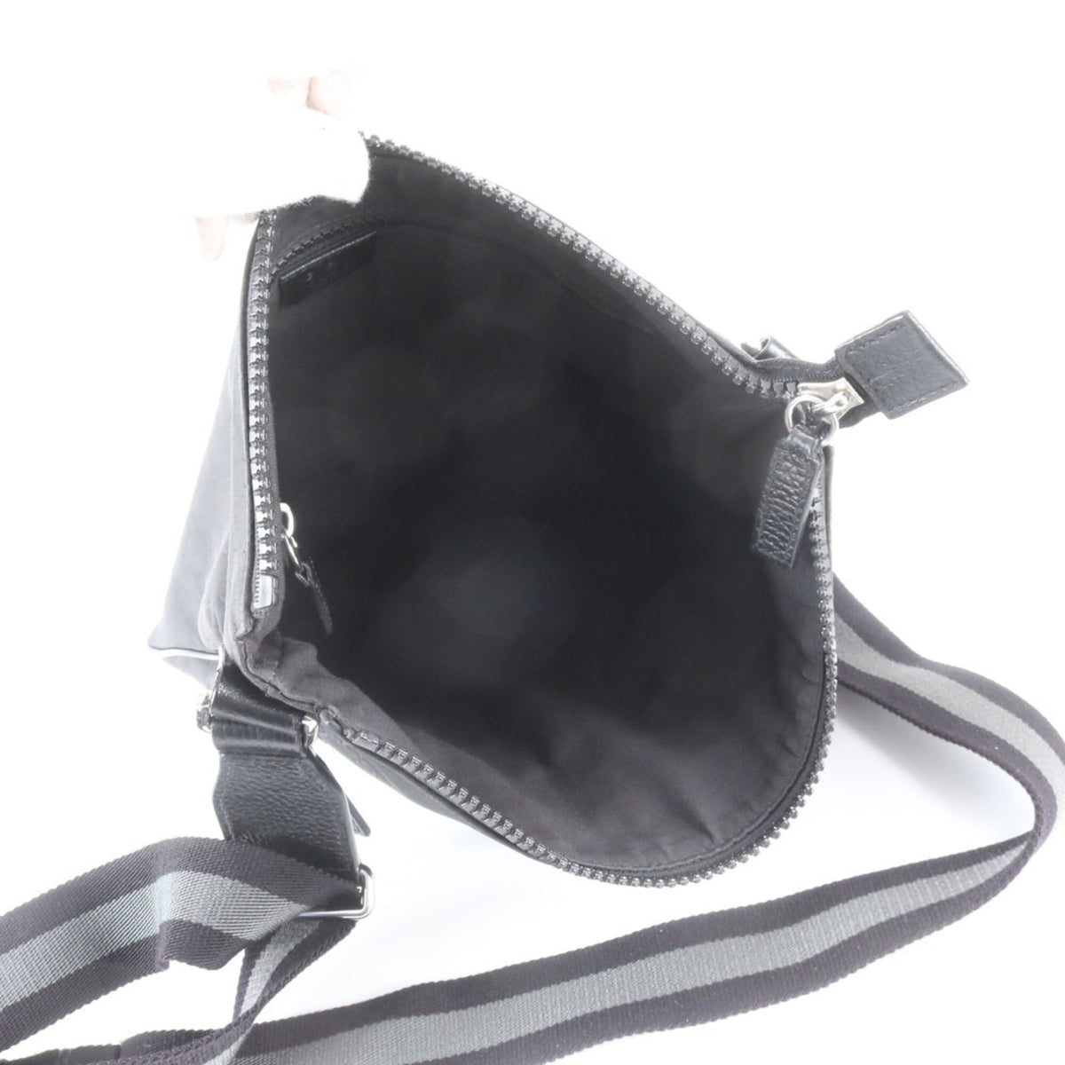 Gucci Black Leather Nylon Messenger Bag Shoulder Bag (Pre-Owned)
