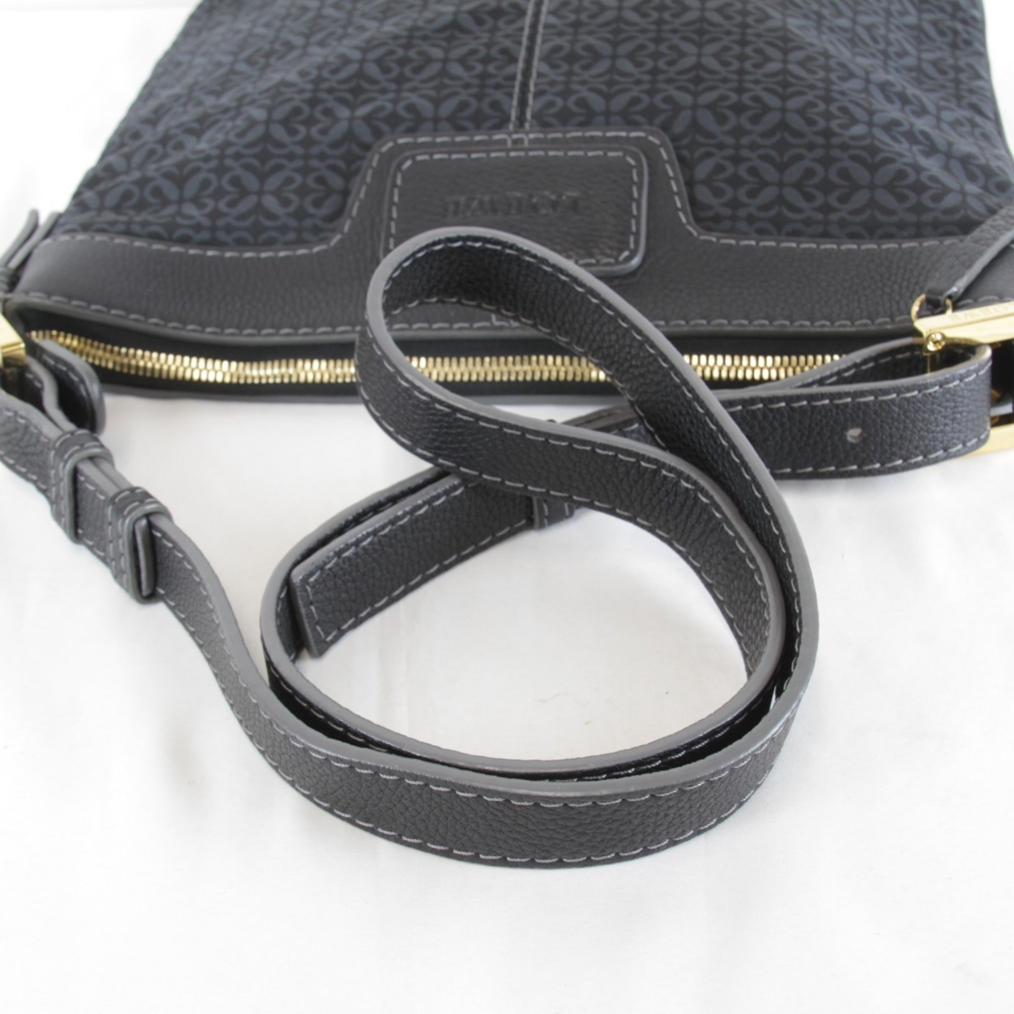 Loewe Black Canvas Shoulder Bag (Pre-Owned)