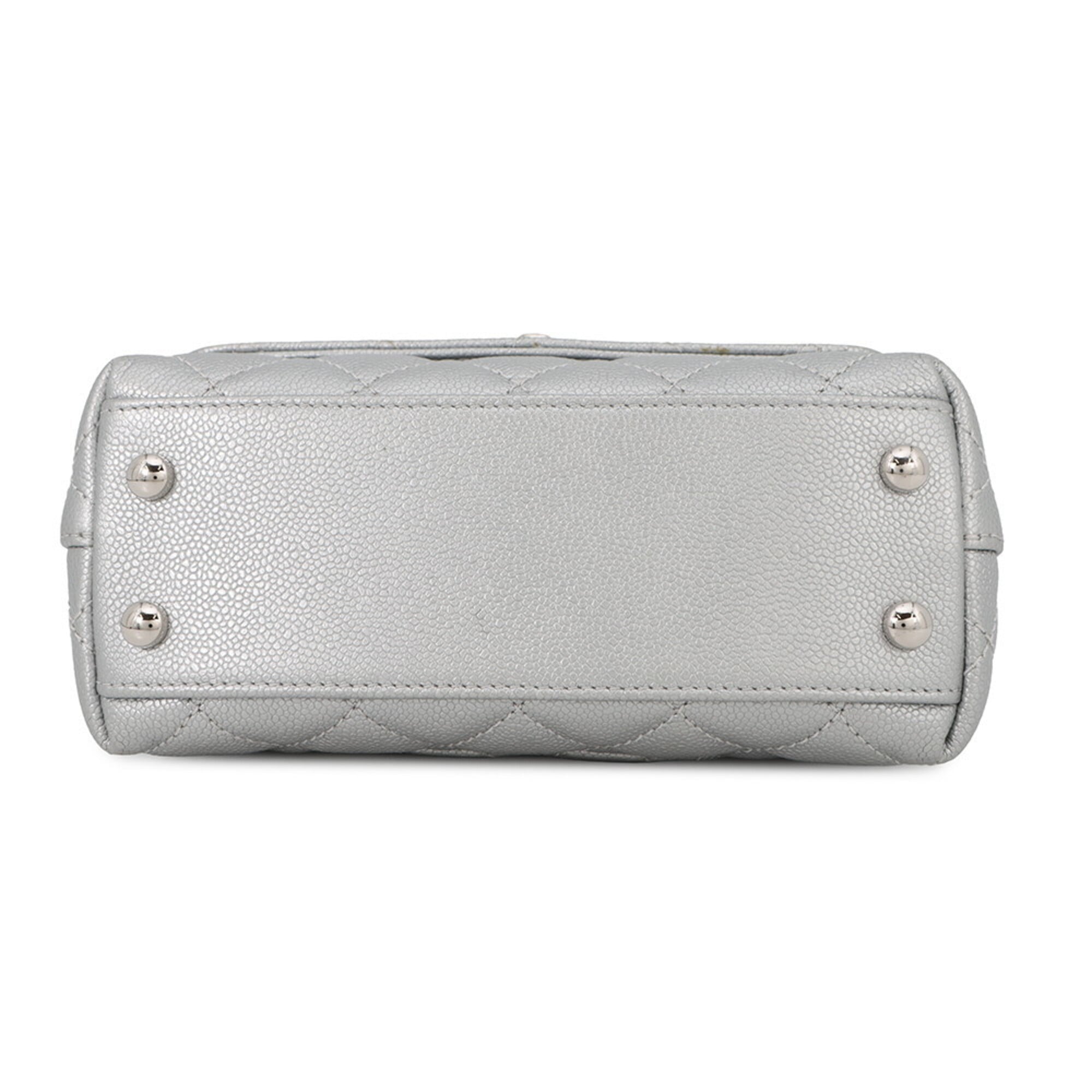 Chanel Matelasse Silver Grained Calfskin Handbag (Pre-Owned)