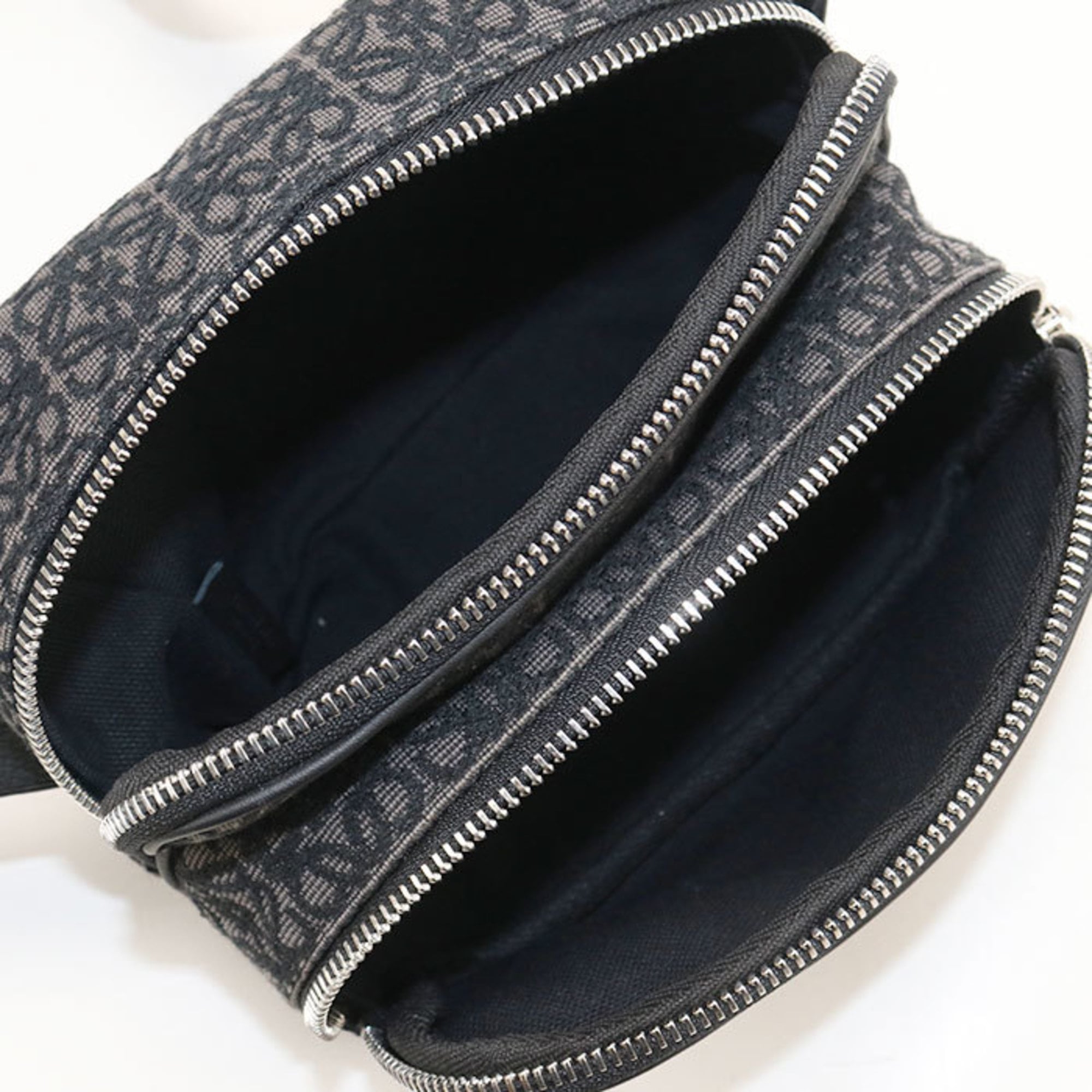 Loewe Black Jacquard Shoulder Bag (Pre-Owned)