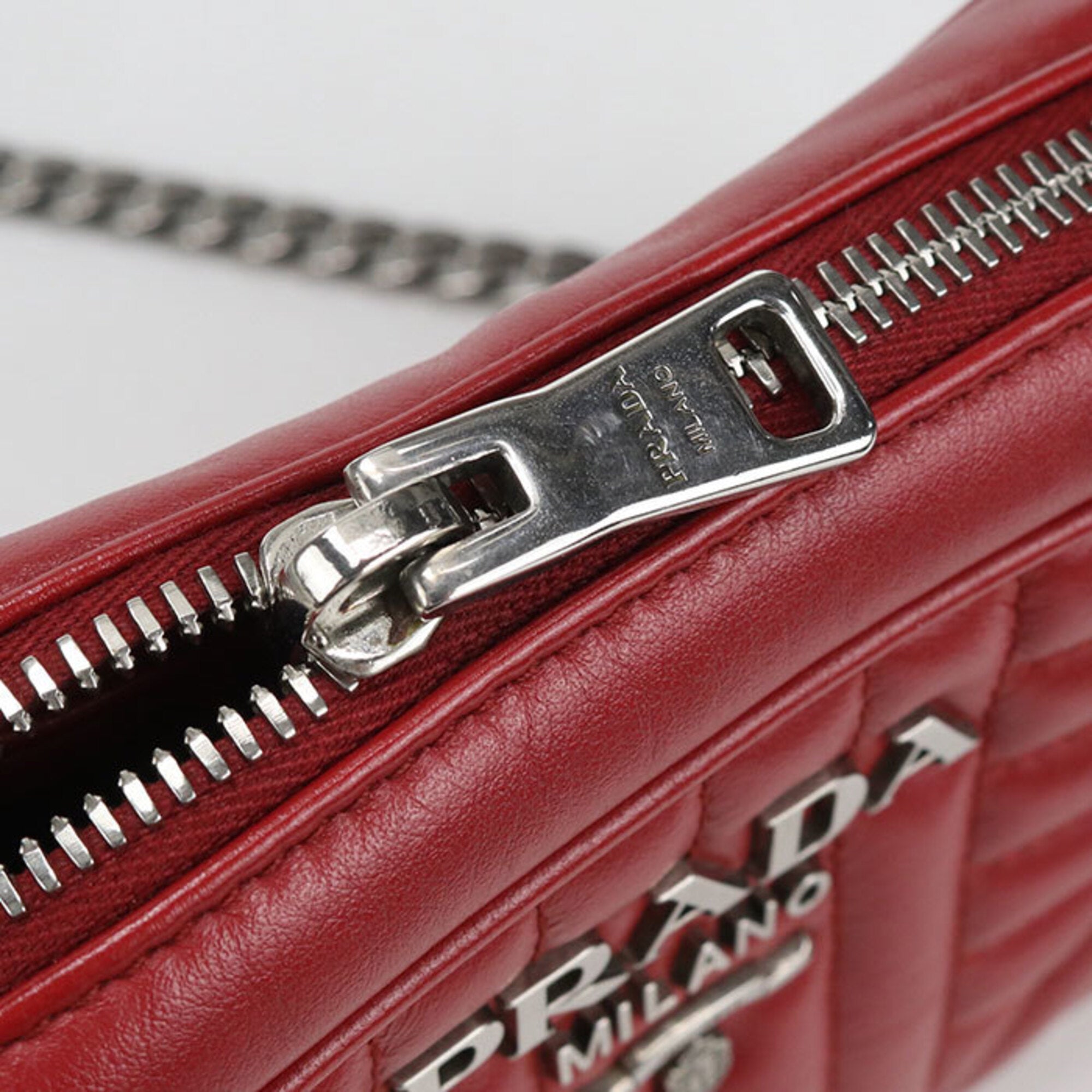 Prada Red Color Leather Shoulder Bag (Pre-Owned)