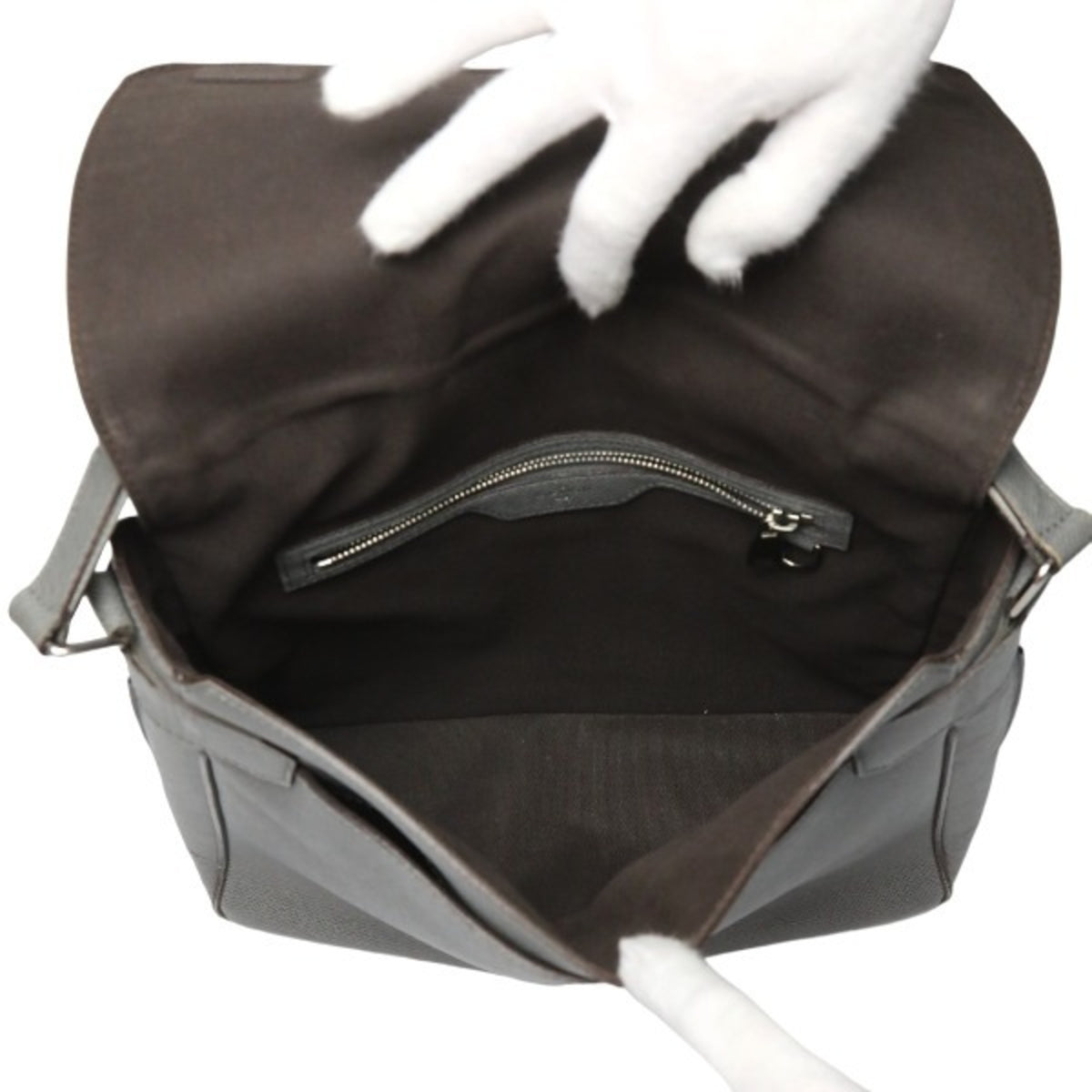 Louis Vuitton Gray Taiga Leather Shoulder Bag (Pre-Owned)