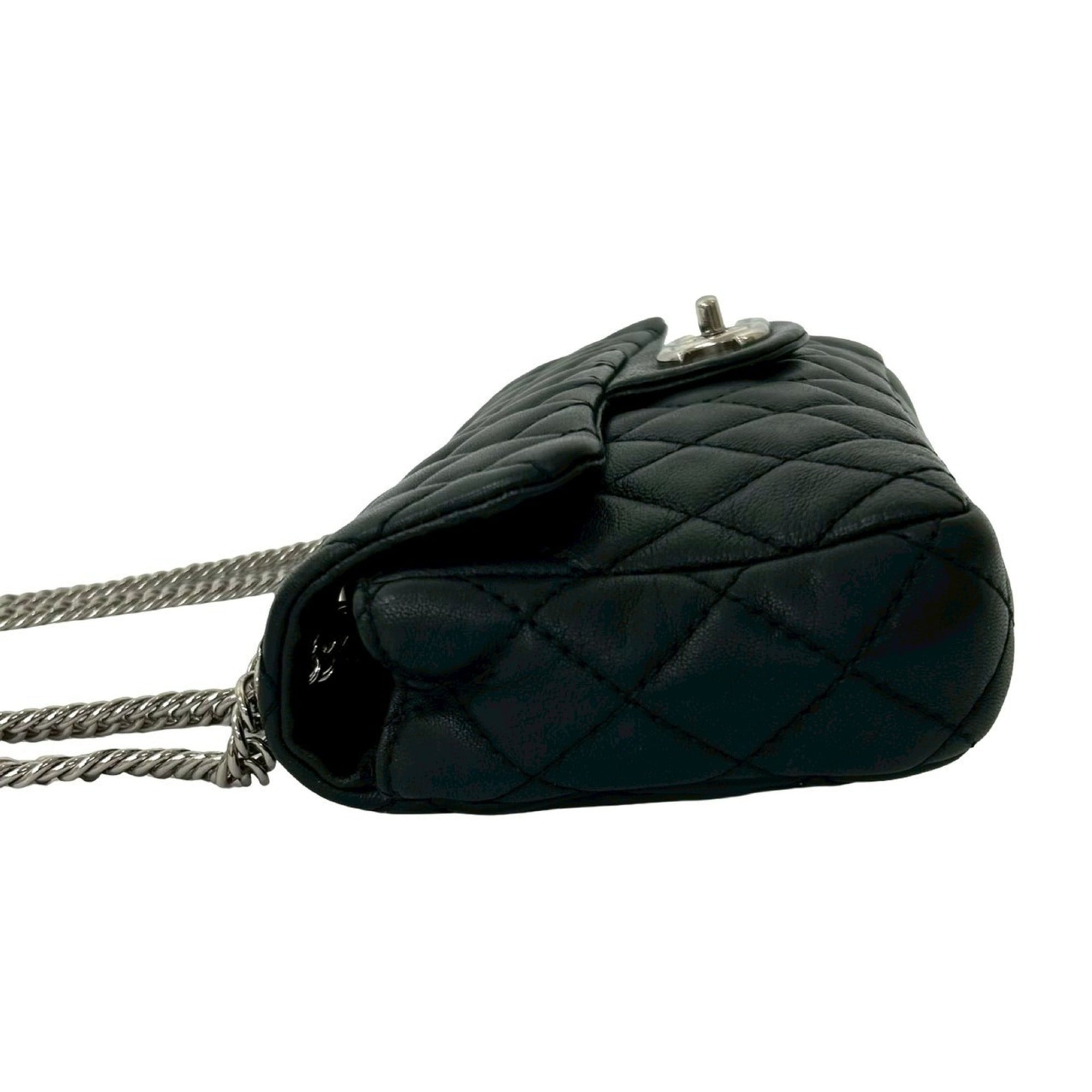 Chanel Black Leather Shoulder Bag (Pre-Owned)