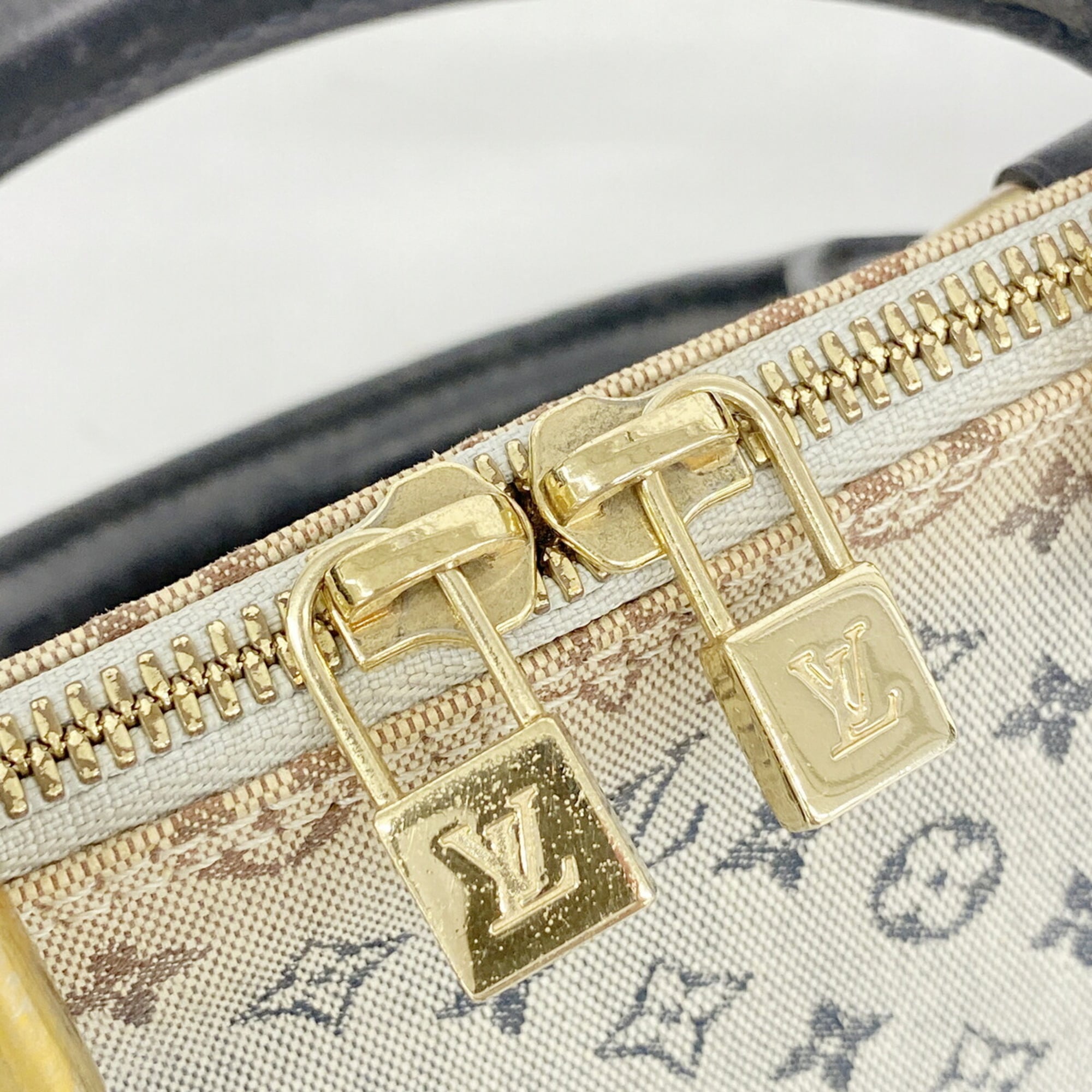 Louis Vuitton Blue Handbag (Pre-Owned)