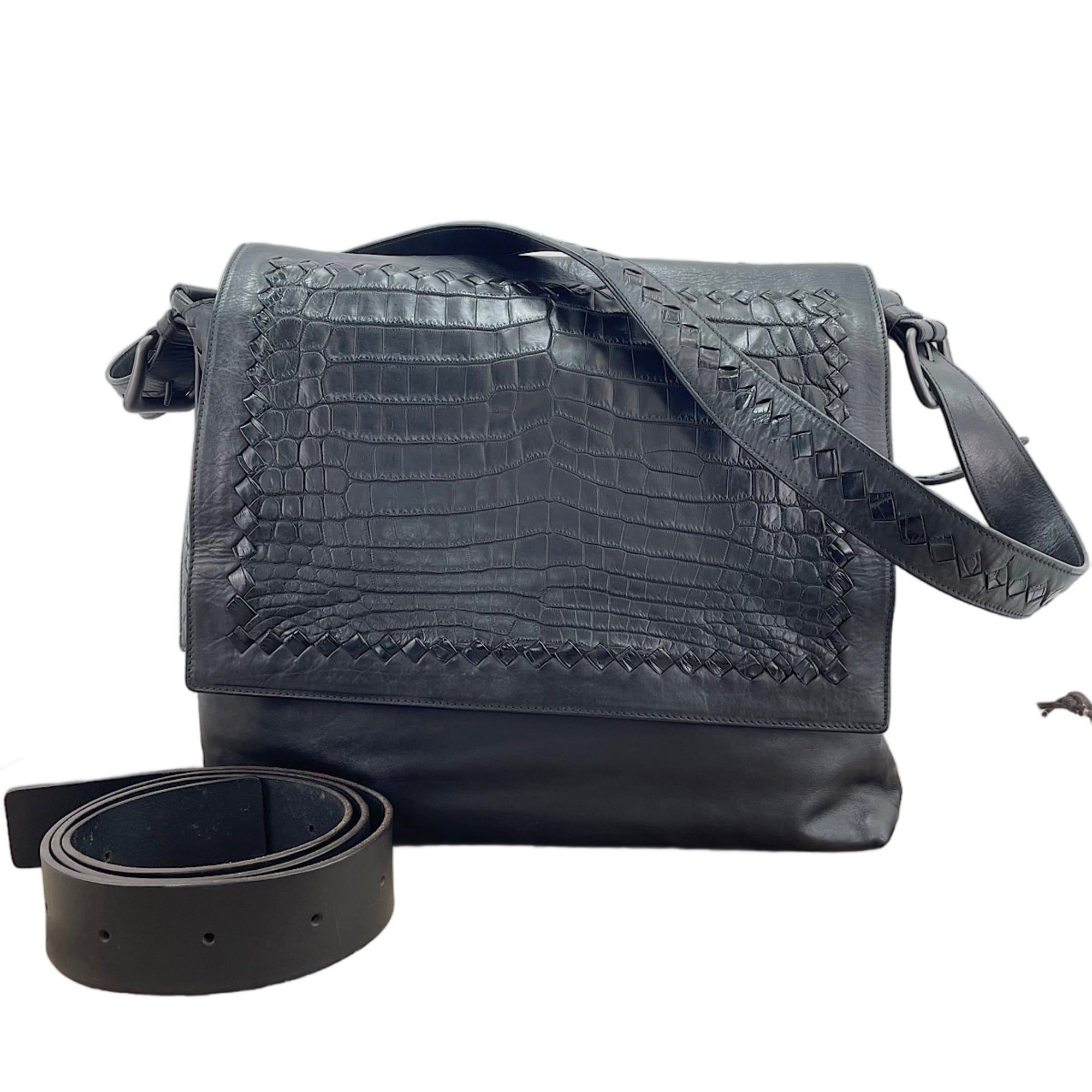 Bottega Veneta Black Messenger Bag (Pre-Owned)