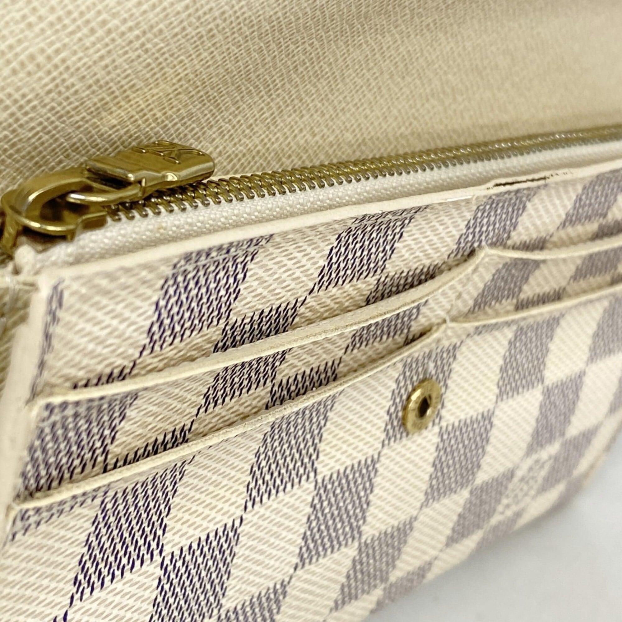 Louis Vuitton White Long Wallet (Bi-Fold) (Pre-Owned)