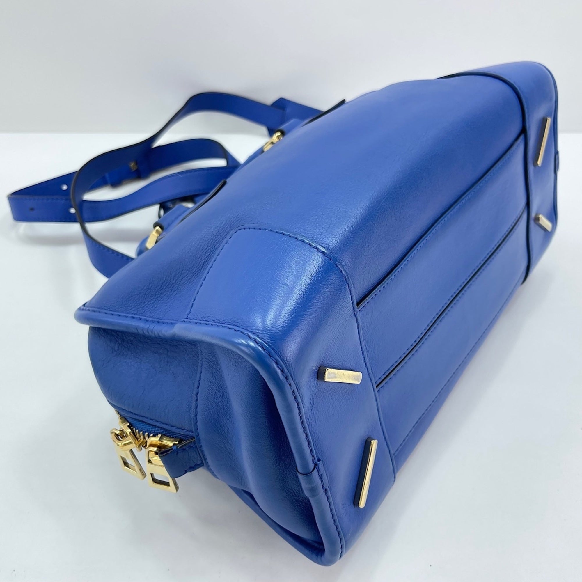 Loewe Blue Handbag (Pre-Owned)