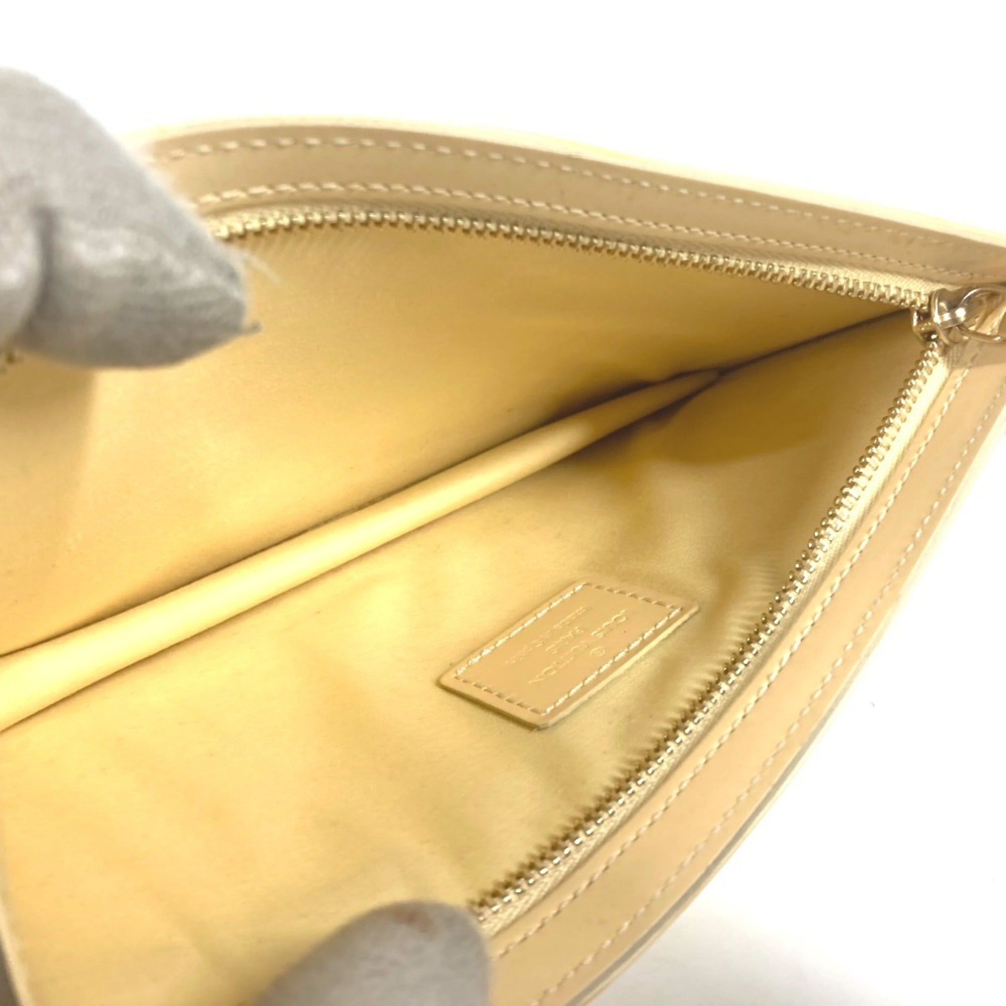 Louis Vuitton Vanilla Yellow Epi Leather Pouch Sling Bag (Pre-Owned)
