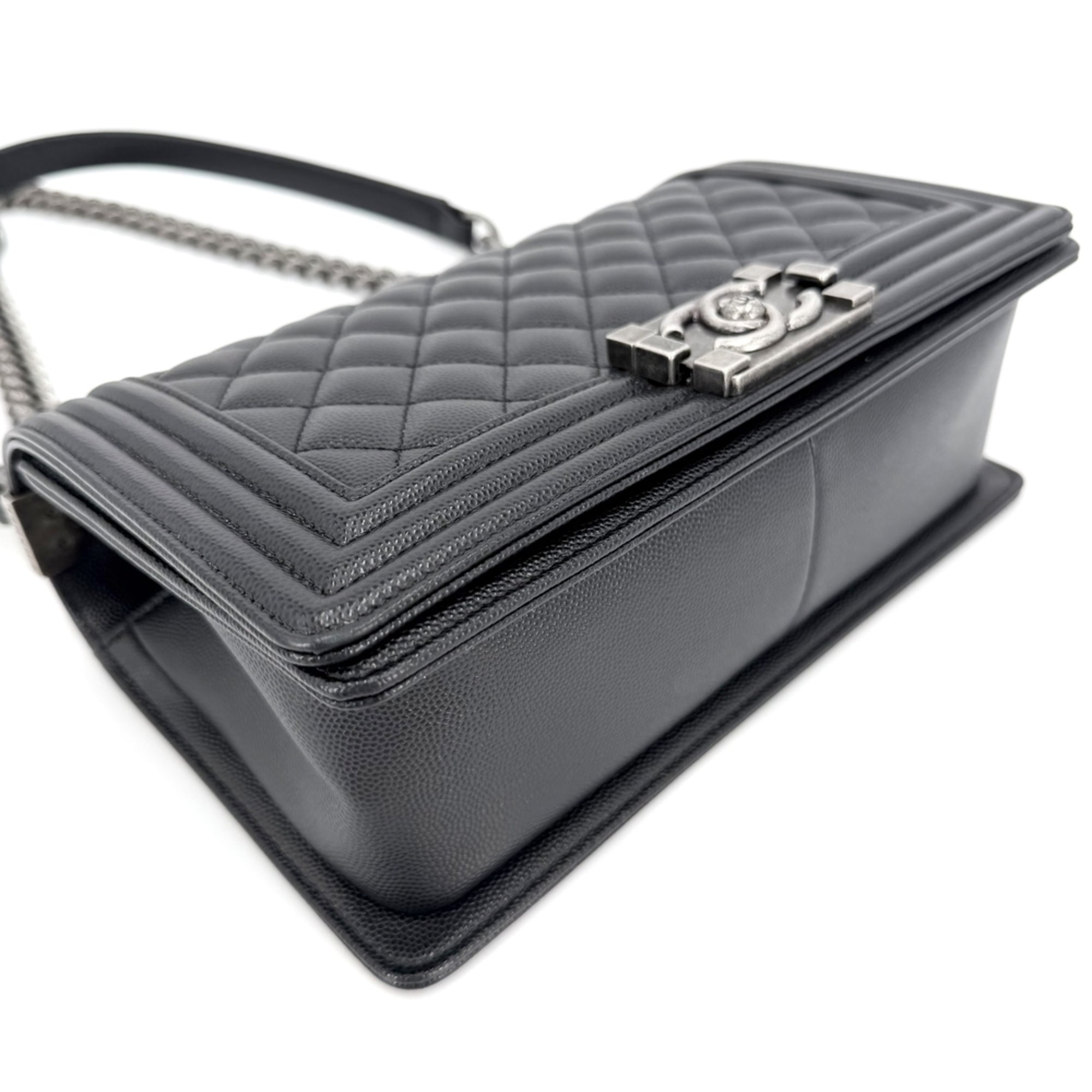 Chanel Matelasse Black Grained Calfskin Shoulder Bag (Pre-Owned)