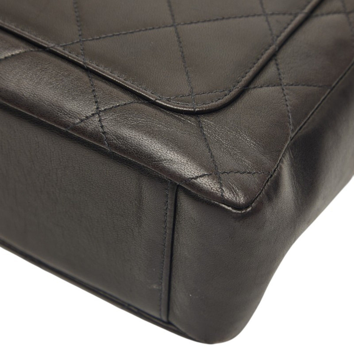 Chanel Black Leather Handbag (Pre-Owned)