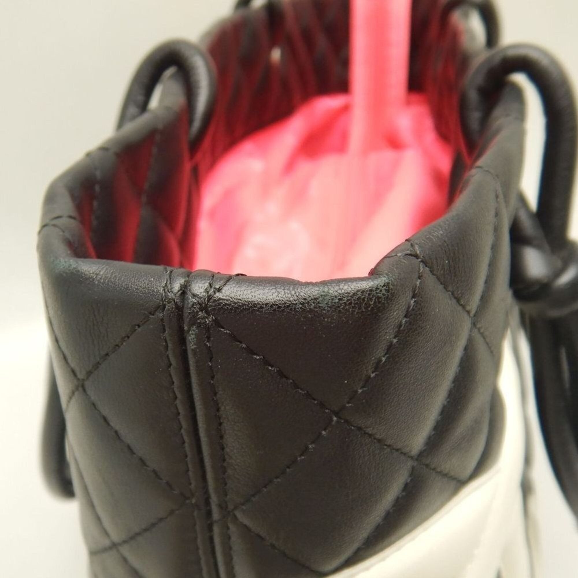 Chanel Black White Leather Tote Bag (Pre-Owned)