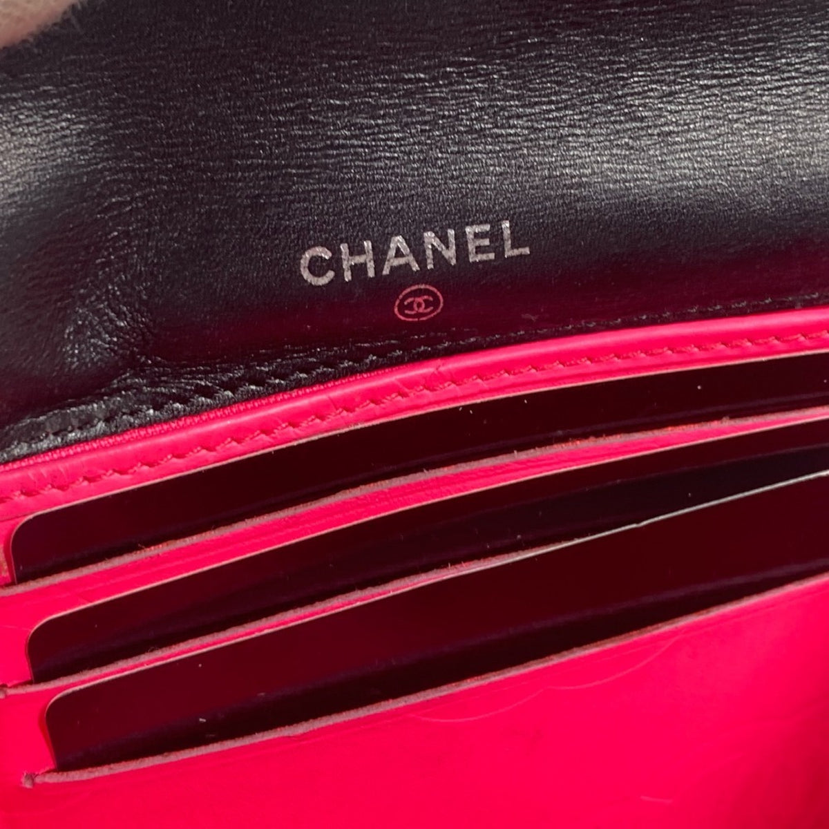Chanel Black White Leather Bill Wallet (Bi-Fold) (Pre-Owned)