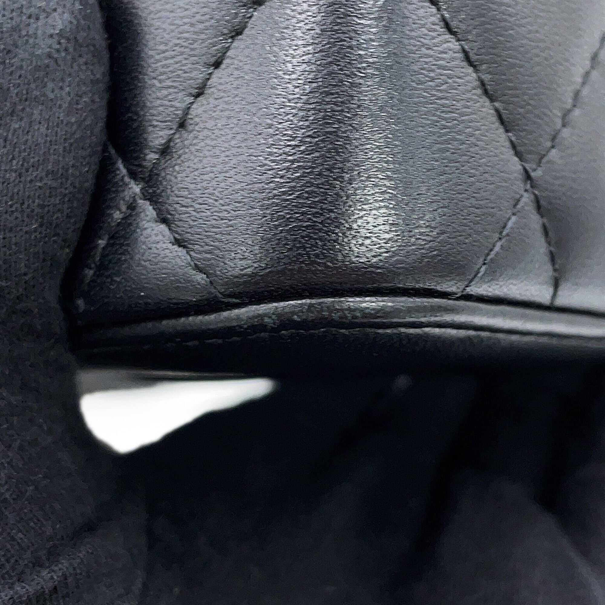 Chanel Black Quilting Handbag Shoulder Bag (Pre-Owned)
