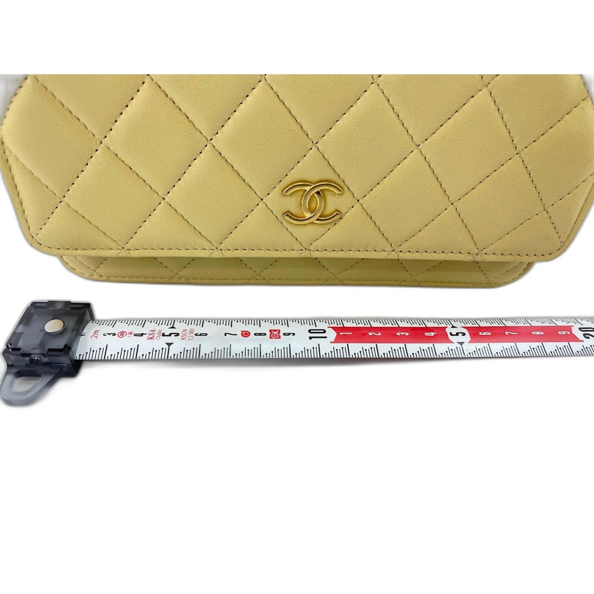 Chanel Yellow Shoulder Bag (Pre-Owned)