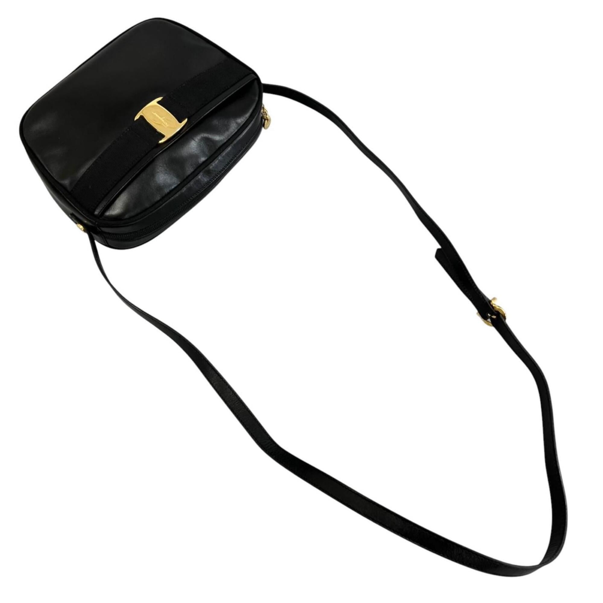 Salvatore Ferragamo Black Leather Shoulder Bag (Pre-Owned)