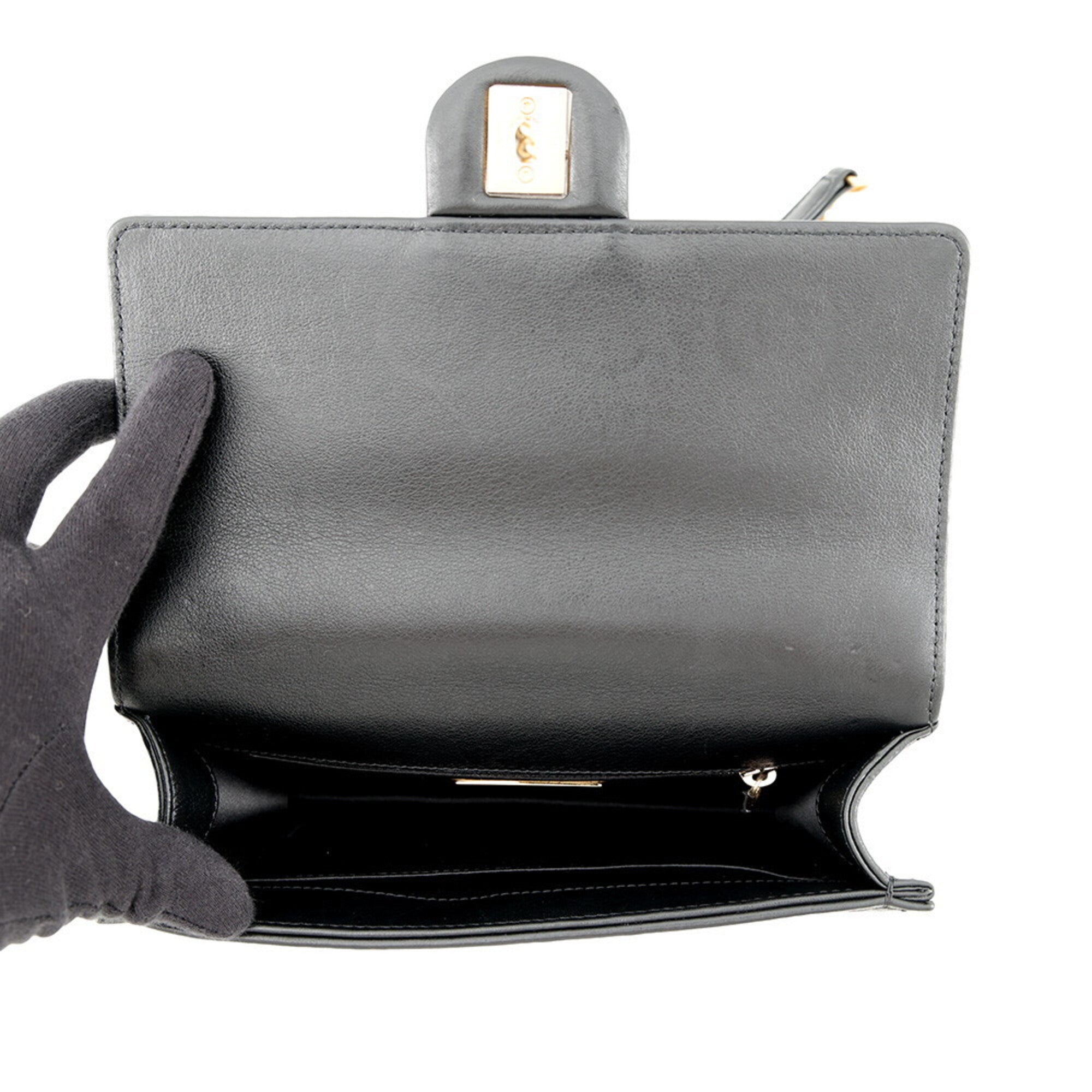 Chanel Black Leather Shoulder Bag (Pre-Owned)
