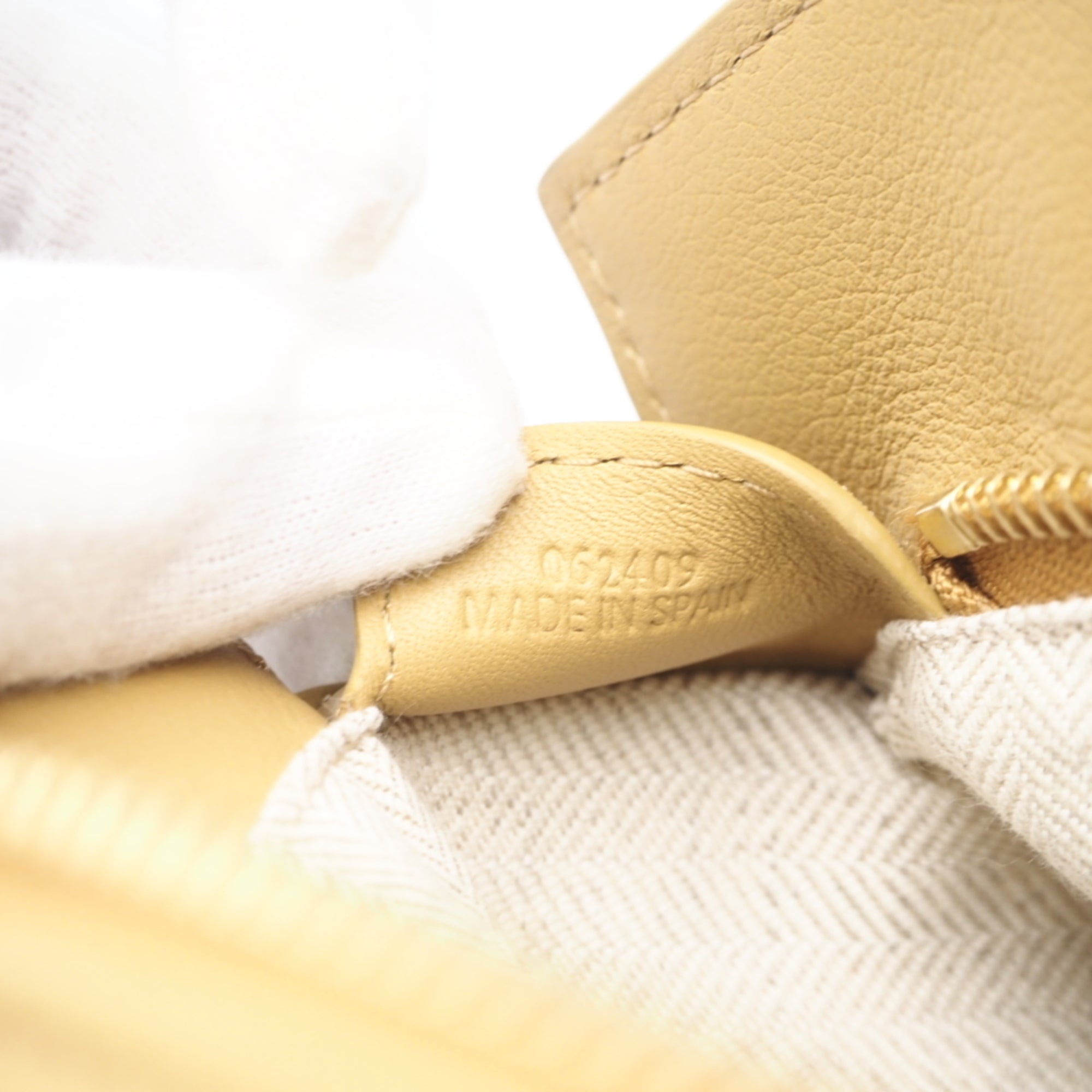 Loewe Puzzle Yellow Shoulder Bag (Pre-Owned)