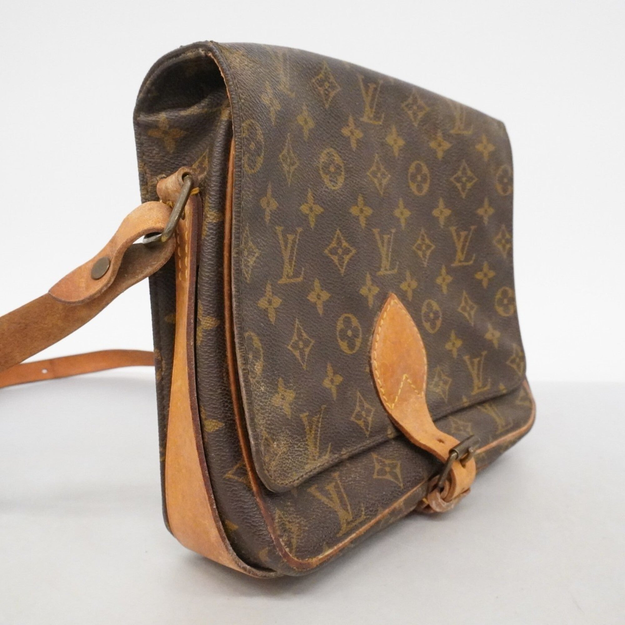 Louis Vuitton Brown Shoulder Bag (Pre-Owned)