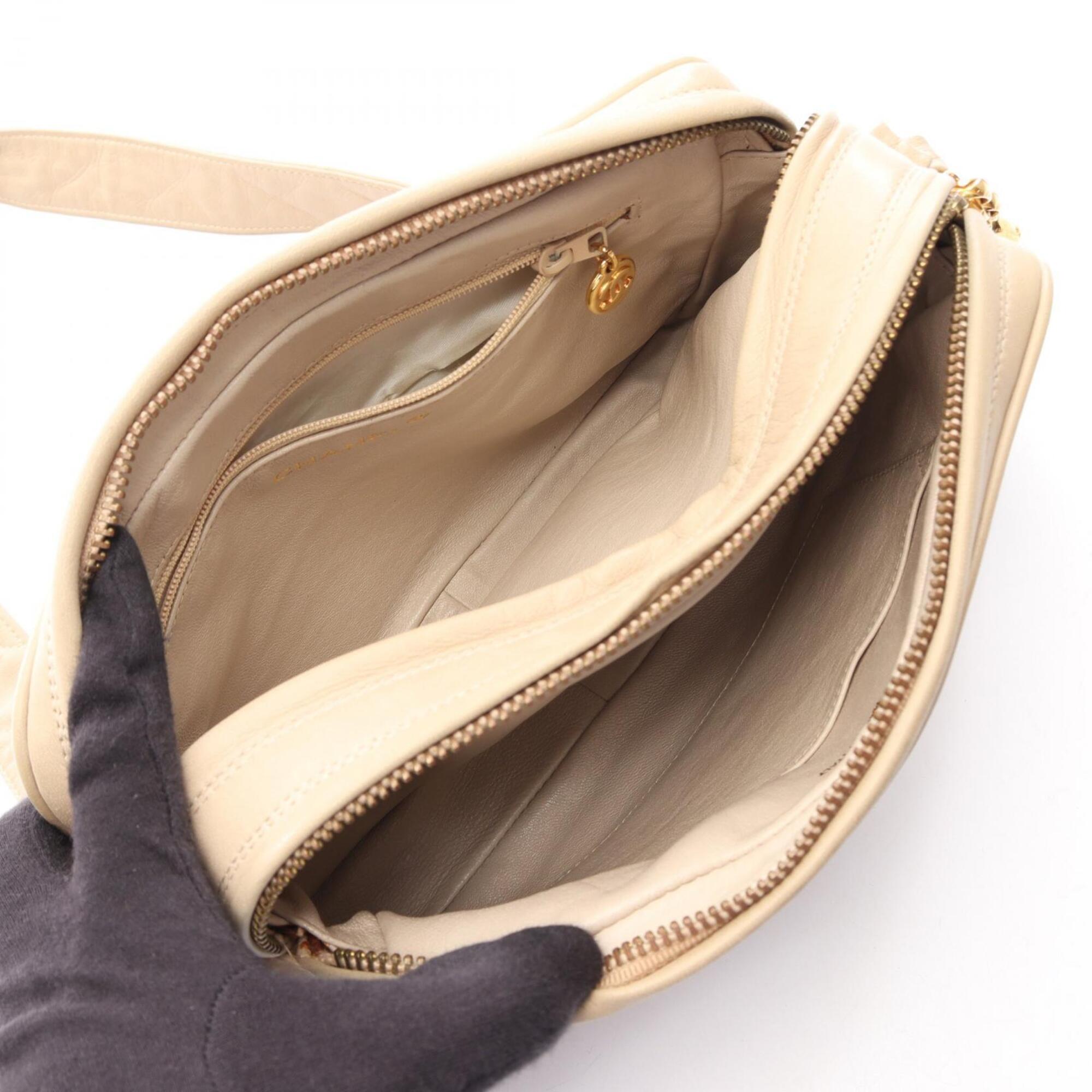 Chanel Beige Leather Handbag Shoulder Bag (Pre-Owned)