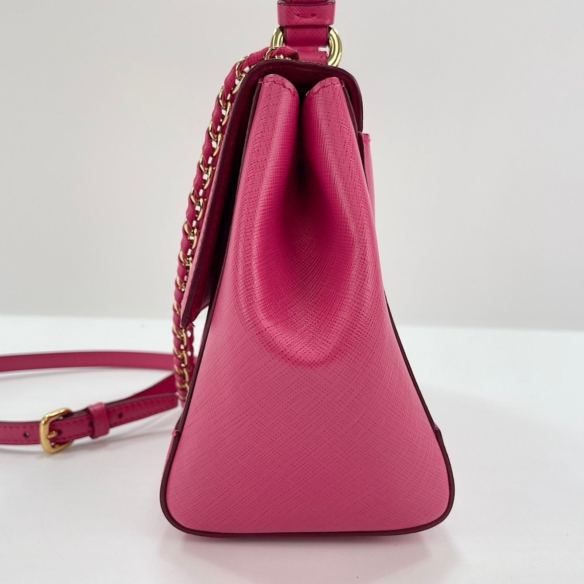 Salvatore Ferragamo Pink Shoulder Bag (Pre-Owned)