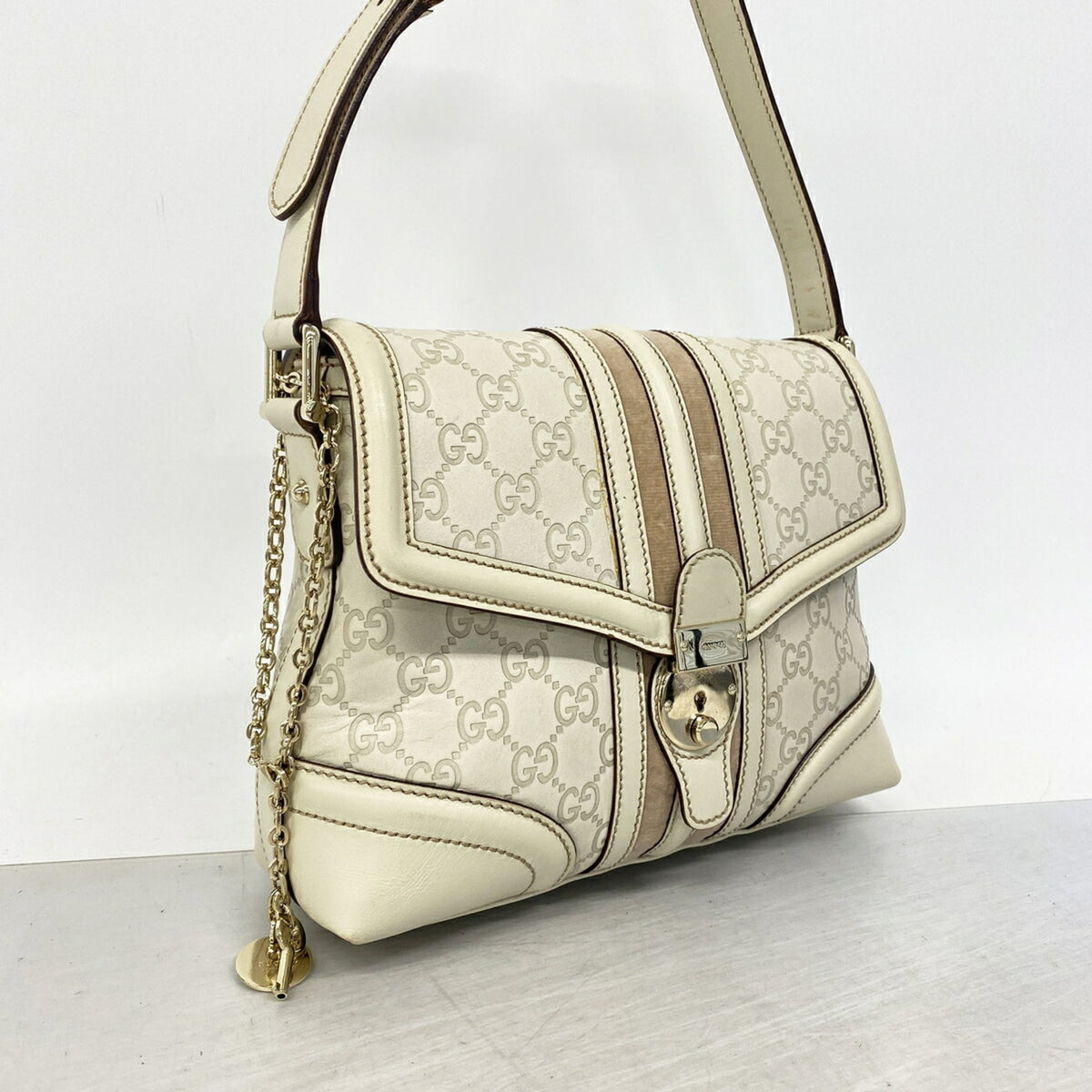 Gucci Ivory Leather Shoulder Bag (Pre-Owned)