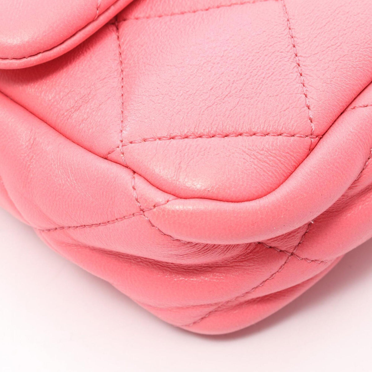 Chanel Pink Leather Handbag Shoulder Bag (Pre-Owned)