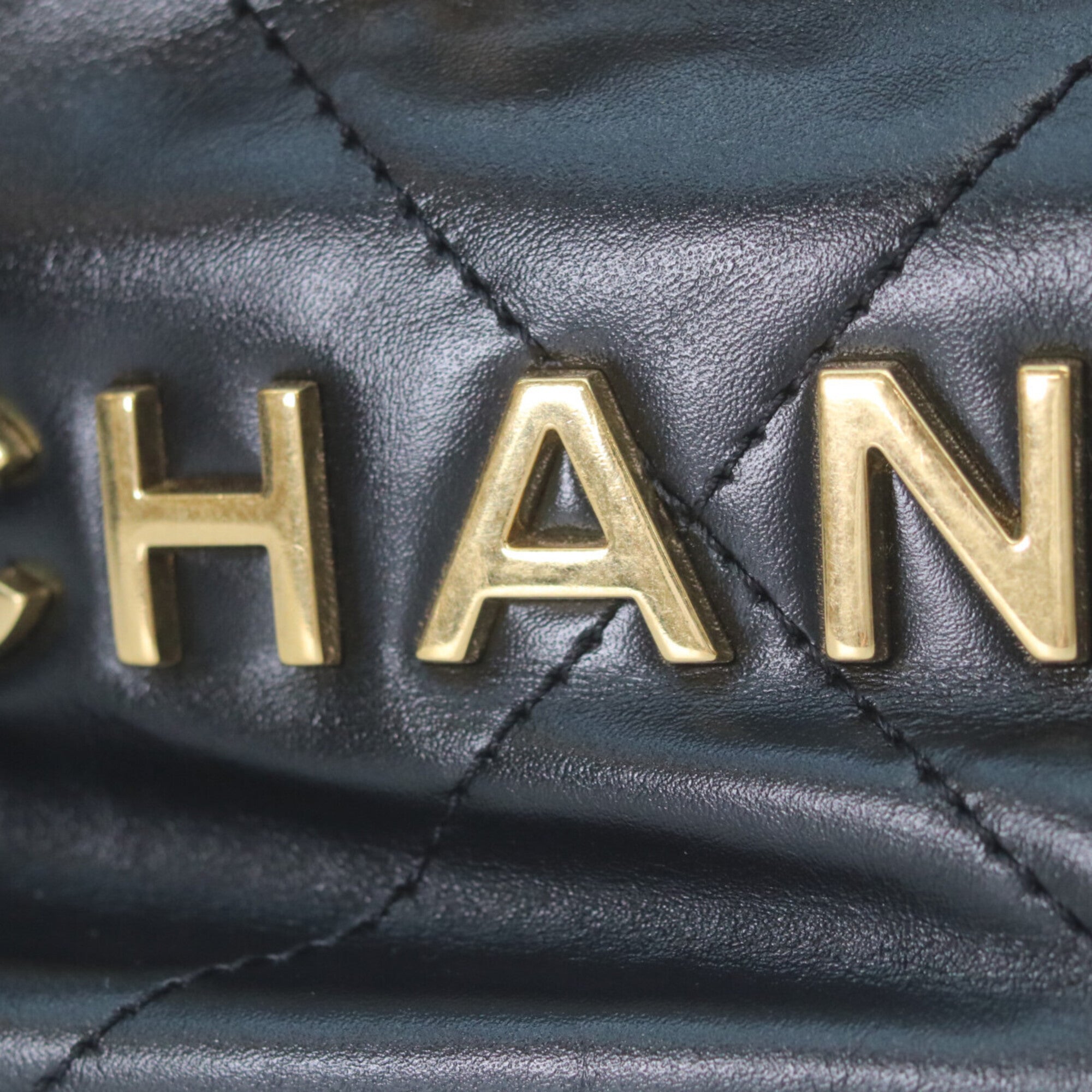 Chanel Black Leather Shoulder Bag (Pre-Owned)