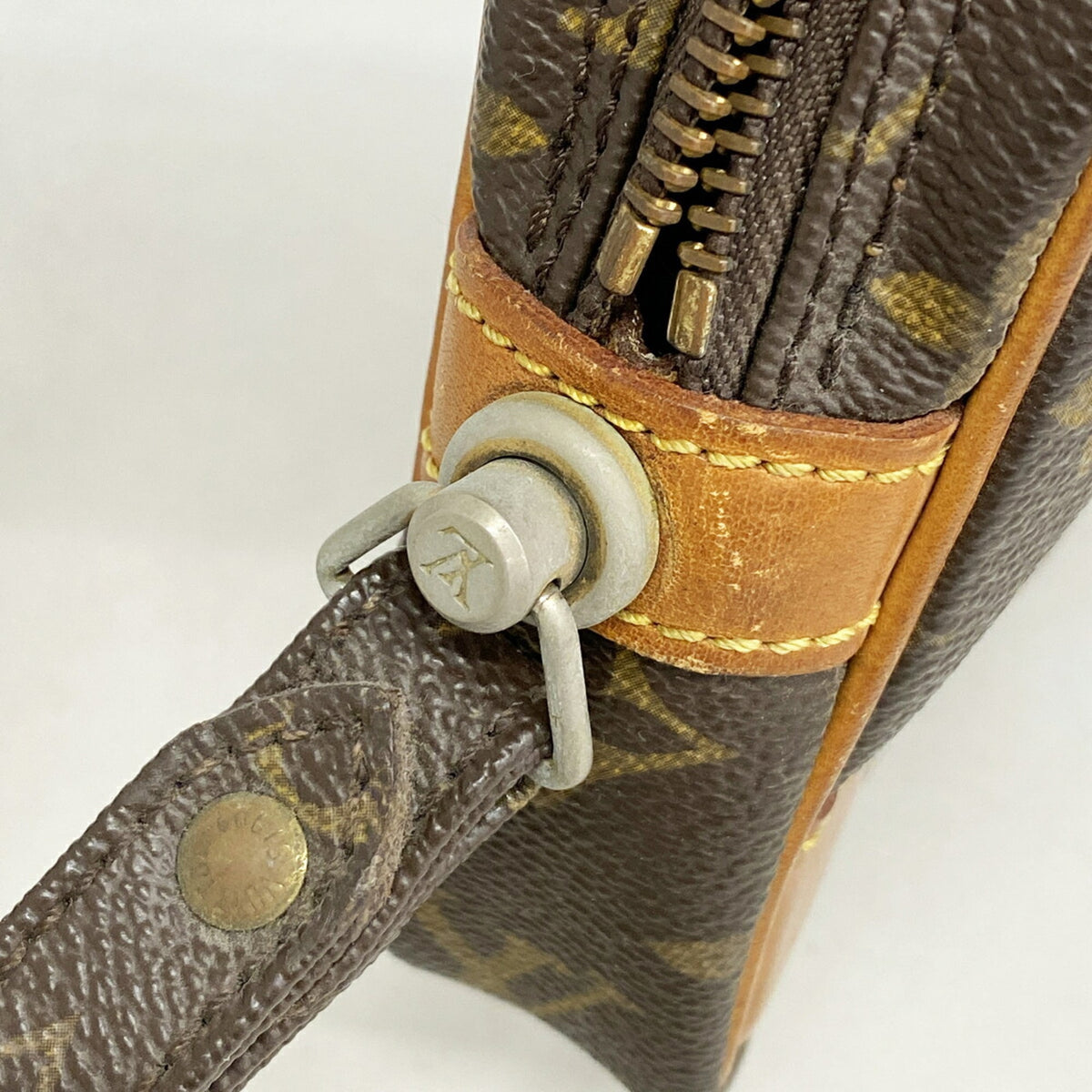 Louis Vuitton Brown Clutch Bag (Pre-Owned)