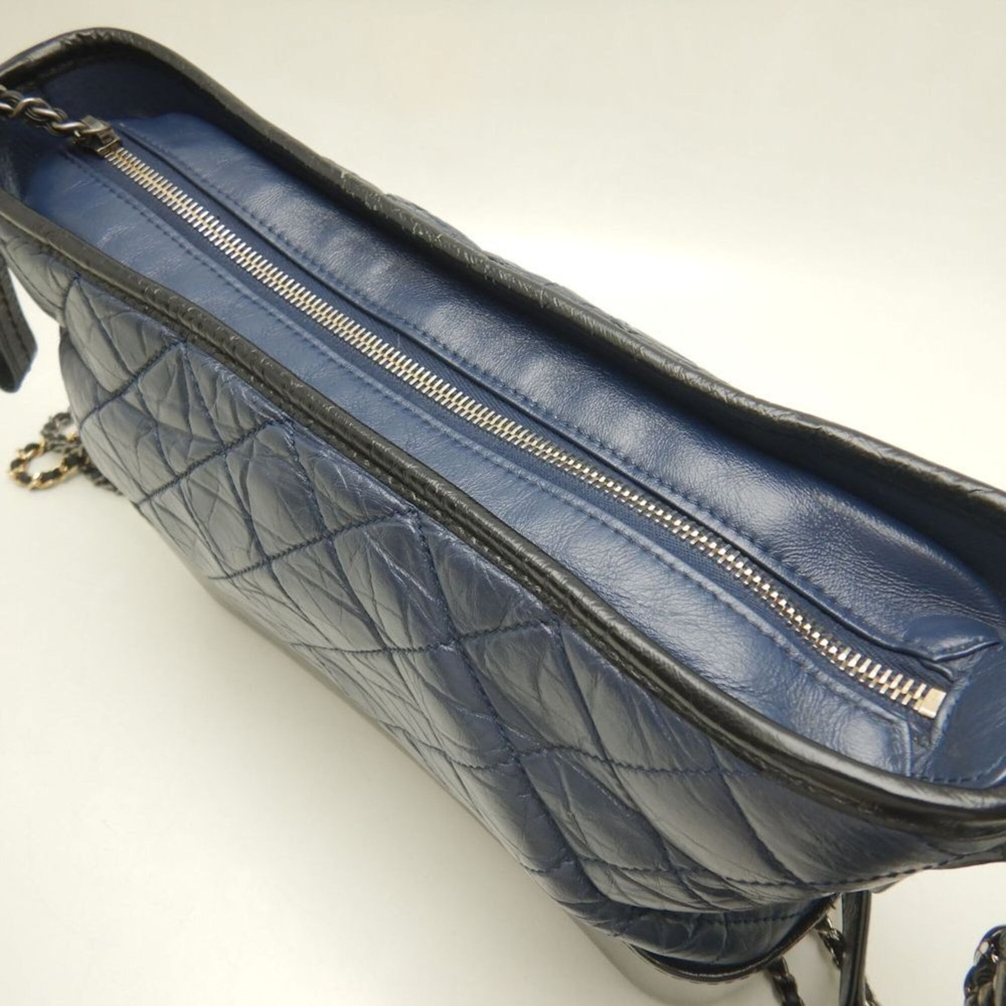 Chanel Black Navy Leather Shoulder Bag (Pre-Owned)