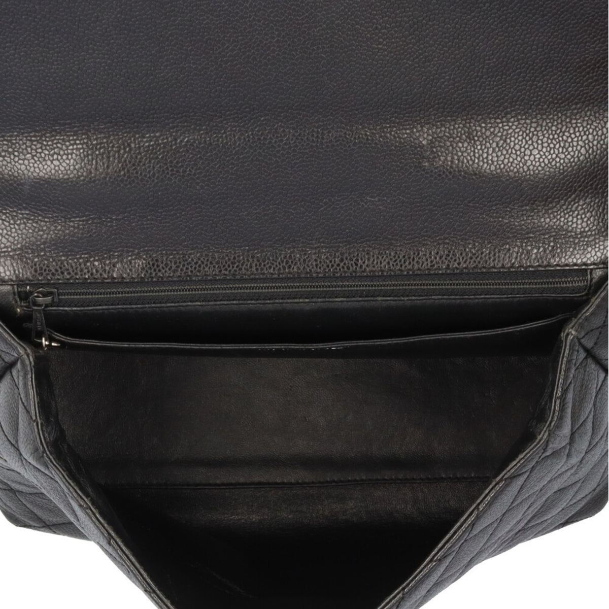 Chanel Matelasse Black Grained Calfskin Handbag (Pre-Owned)
