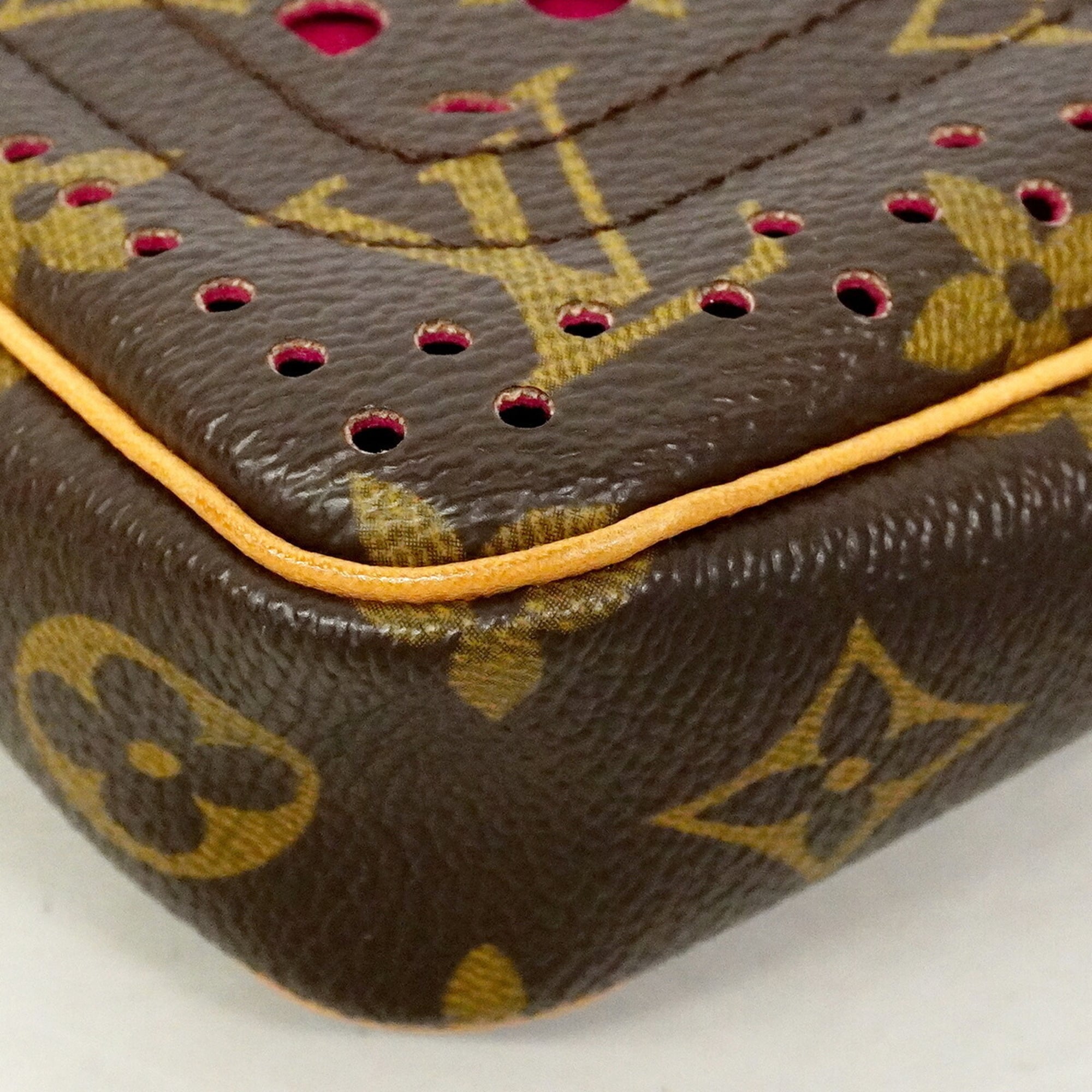 Louis Vuitton Fuchsia Pouch (Pre-Owned)