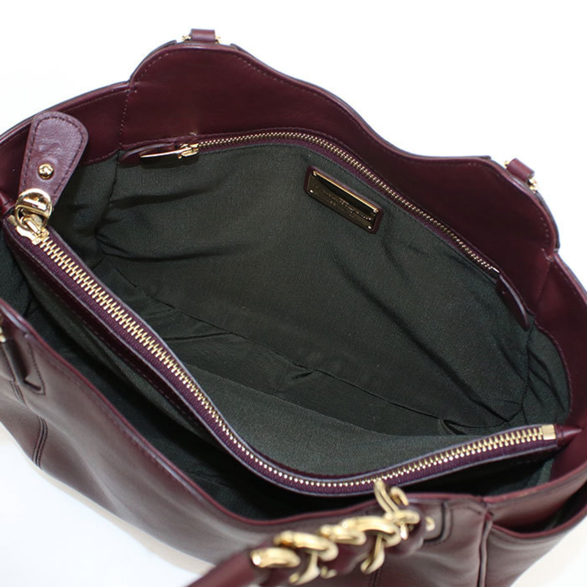 Salvatore Ferragamo Red Color Wine Leather Handbag (Pre-Owned)