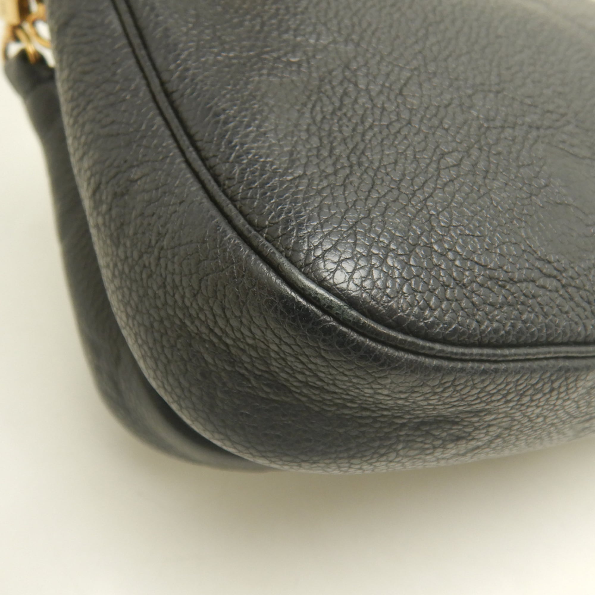Louis Vuitton Noir Leather Pochette Pouch Shoulder Bag (Pre-Owned)