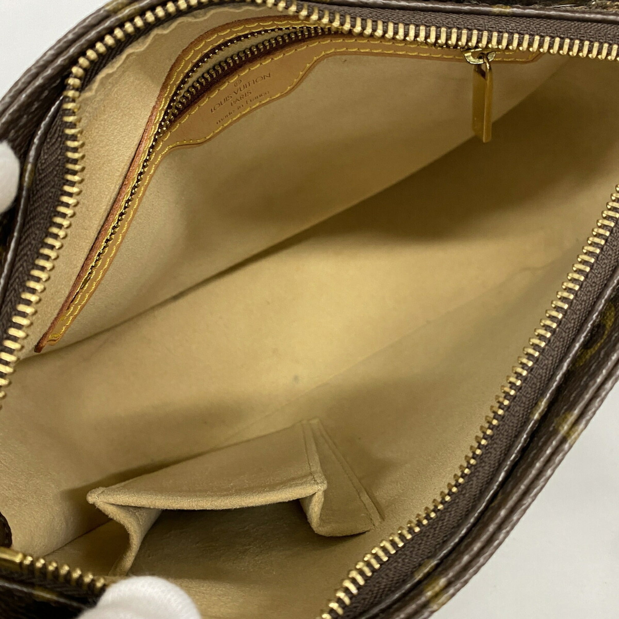 Louis Vuitton Brown Shoulder Bag (Pre-Owned)